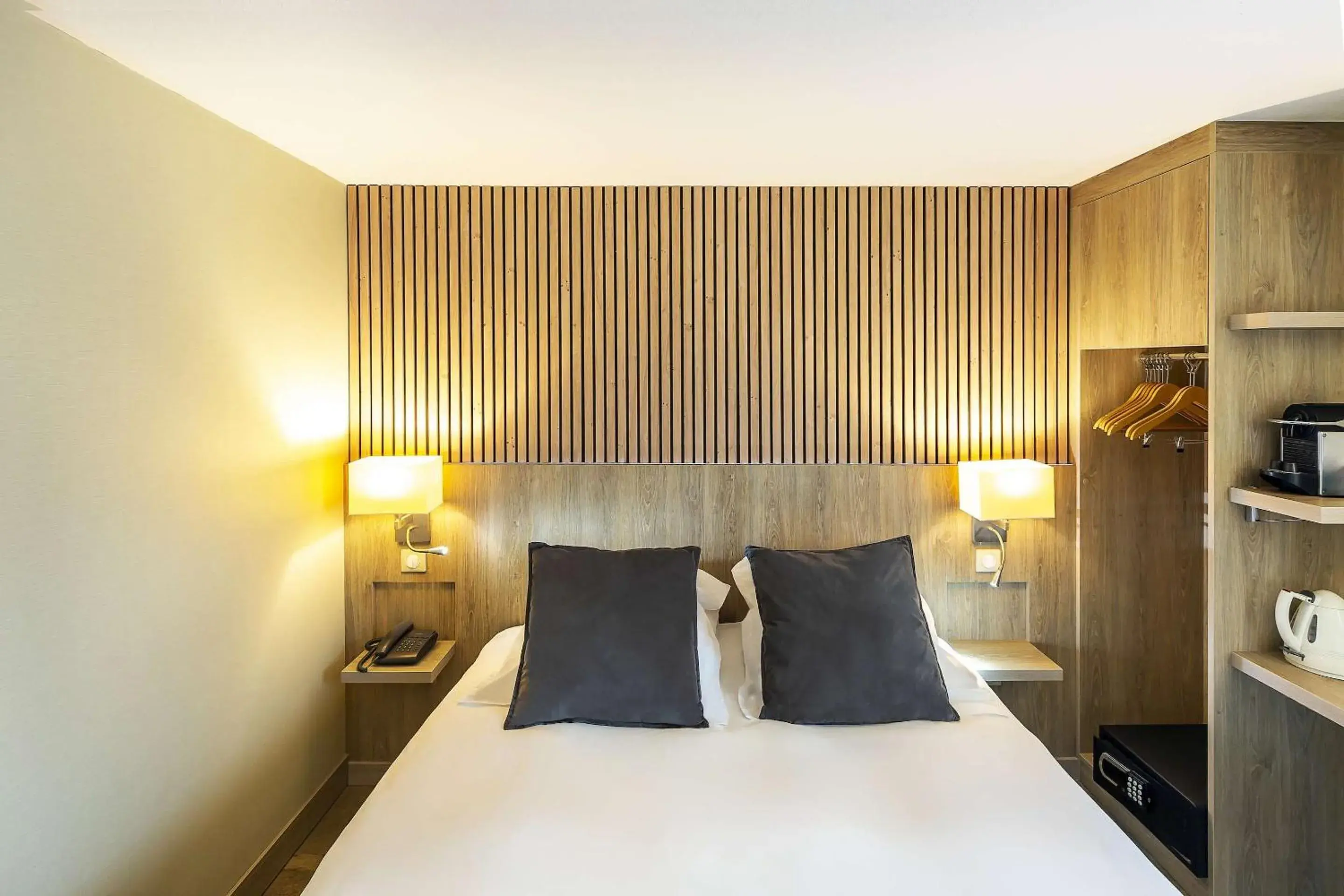 Standard Queen Room in Best Western Amarys Hotel & Spa Standard Queen Room in Best Western Amarys Hotel & Spa