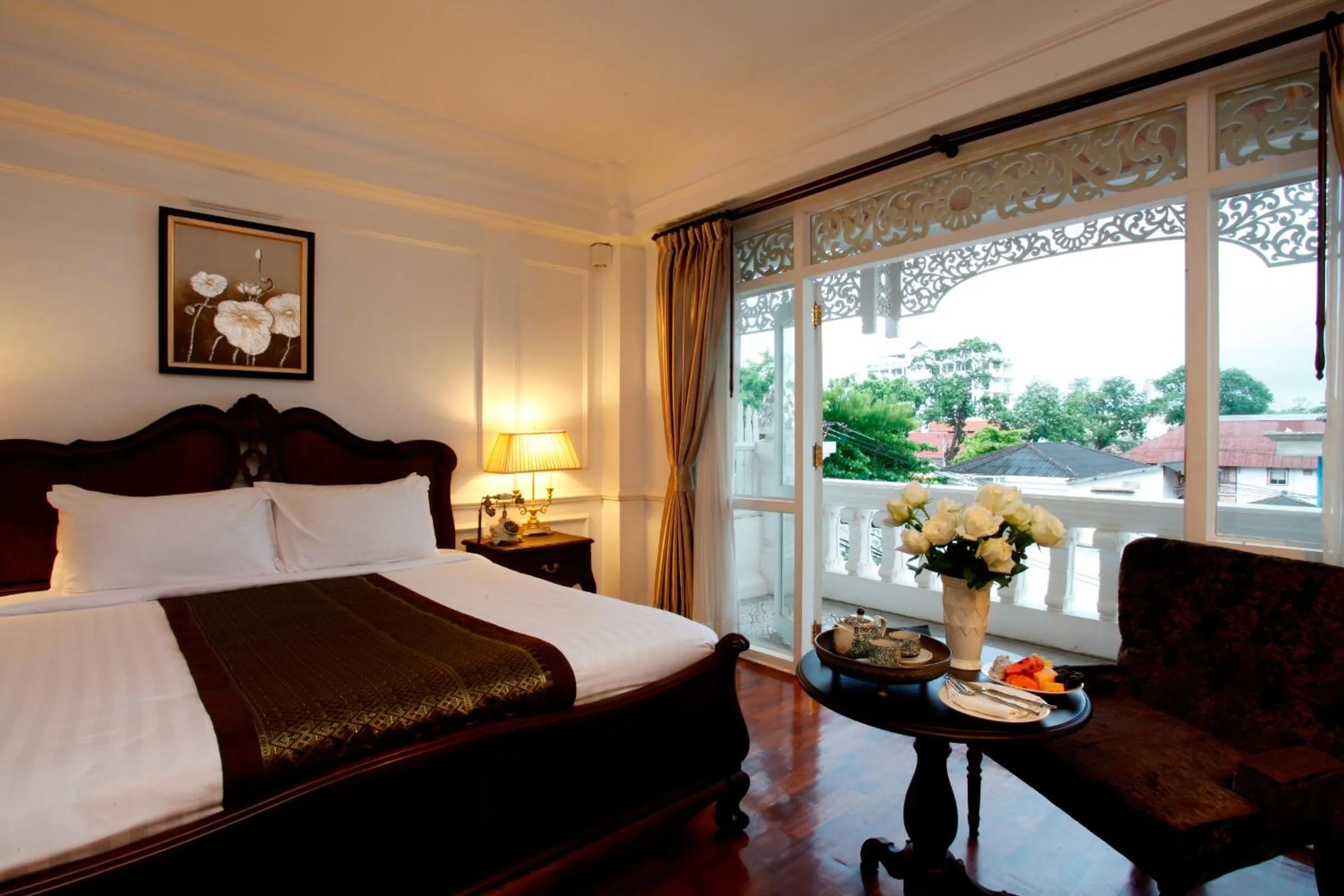 Bed in Dhavara Boutique Hotel