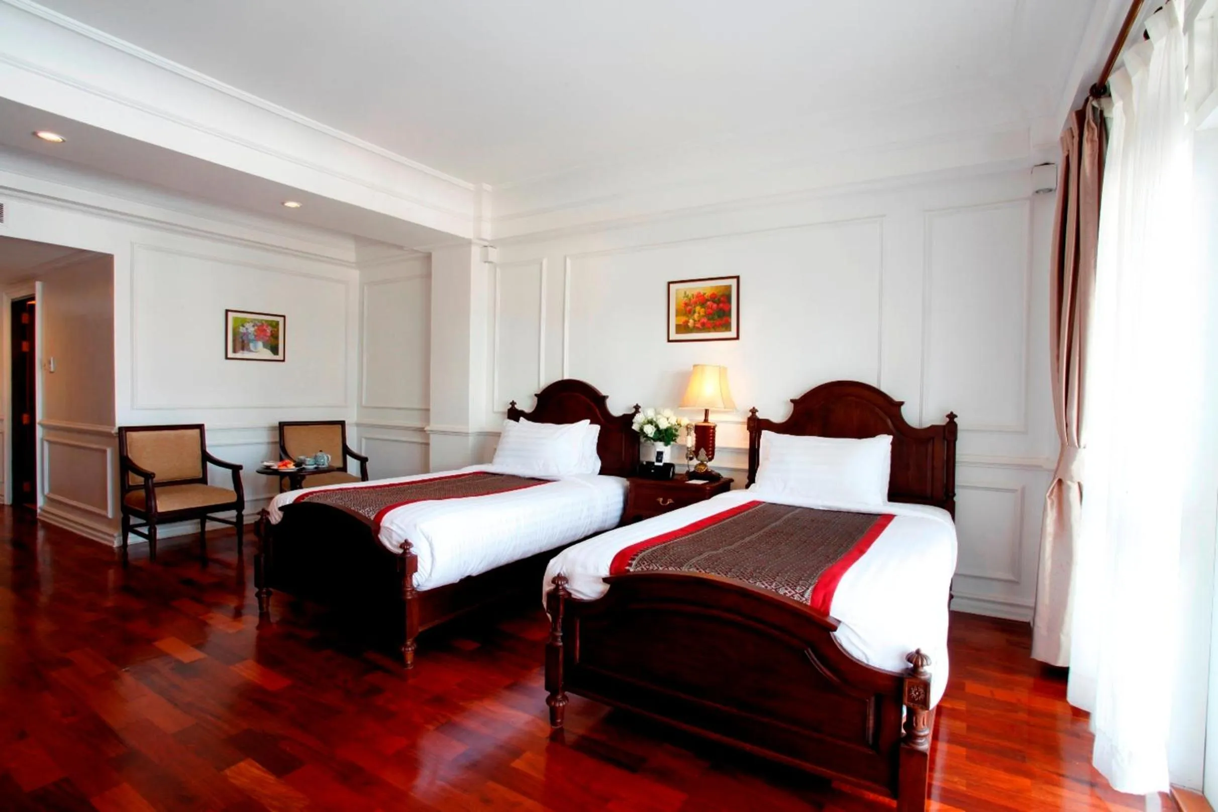 Bed in Dhavara Boutique Hotel