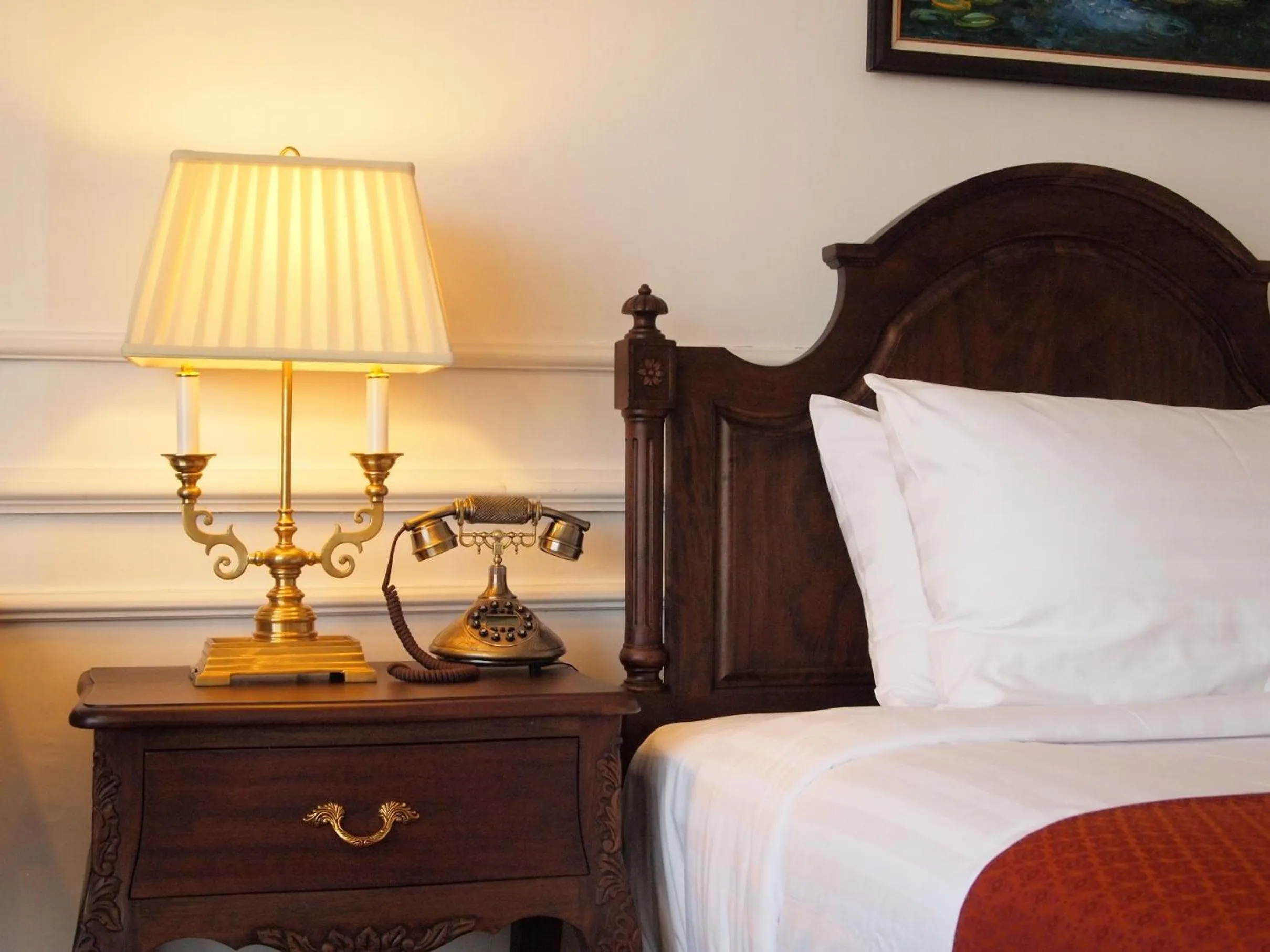 Bed in Dhavara Boutique Hotel