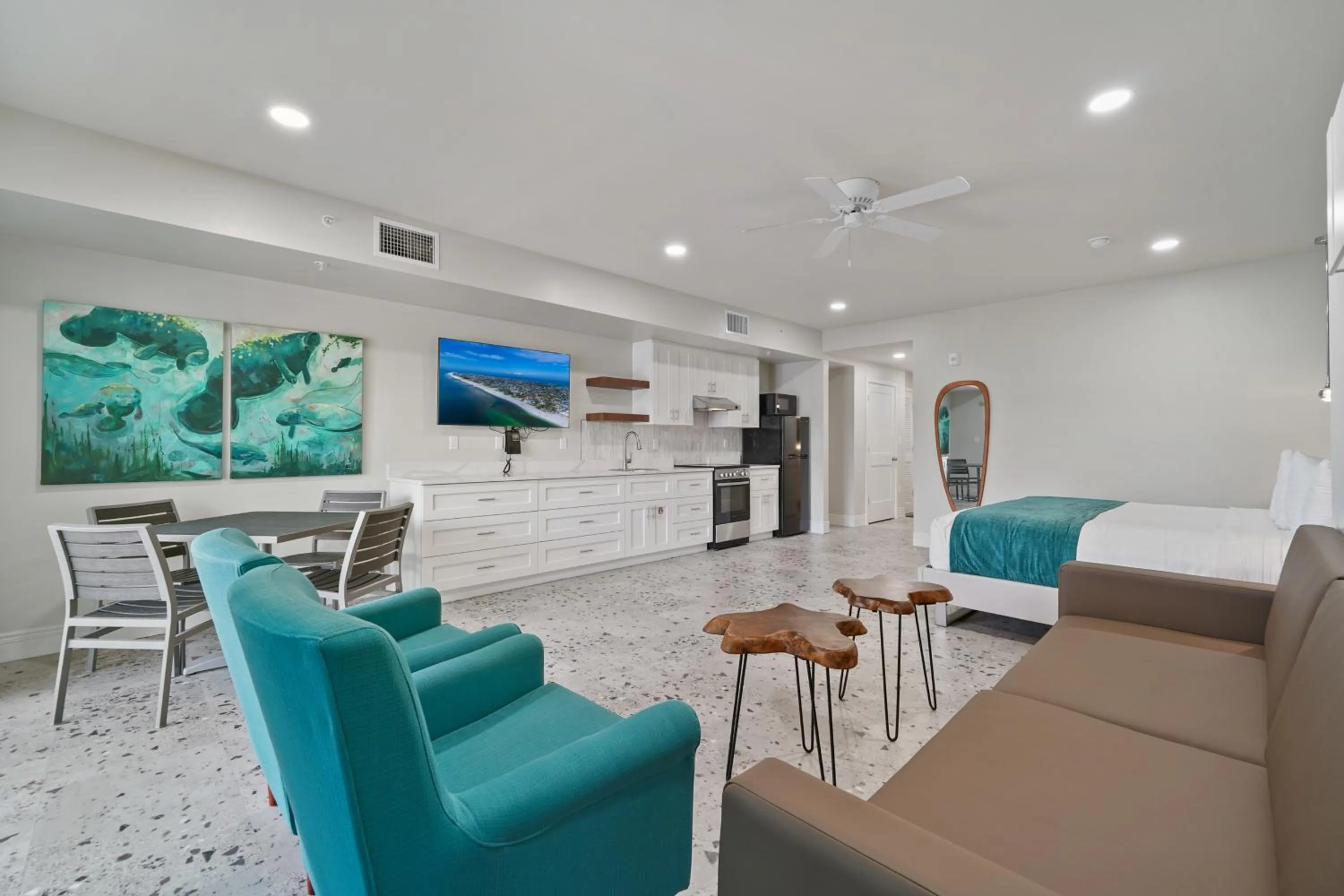 Photo of the whole room in Bridgewalk, a Landmark Resort