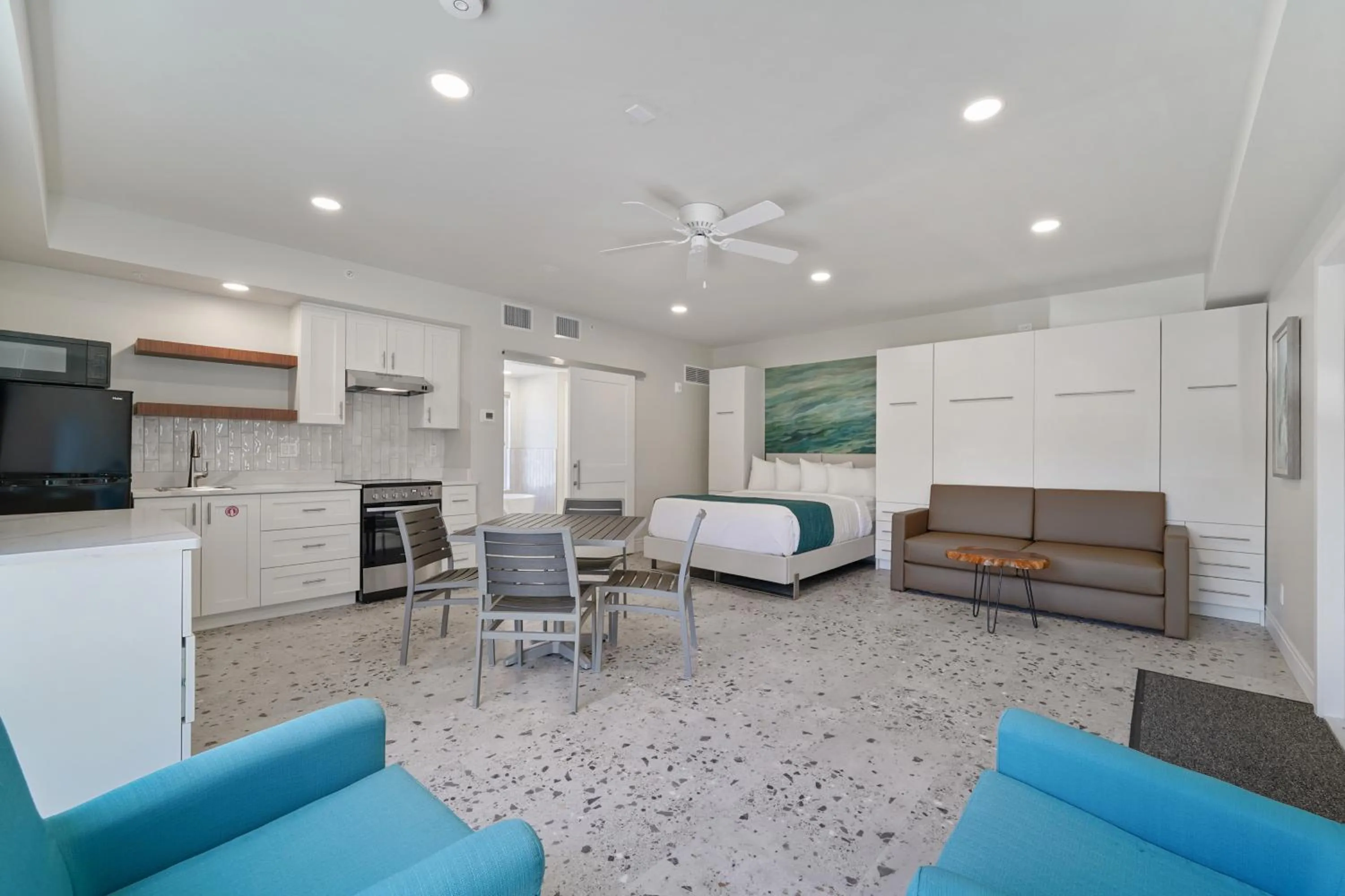 Photo of the whole room in Bridgewalk, a Landmark Resort