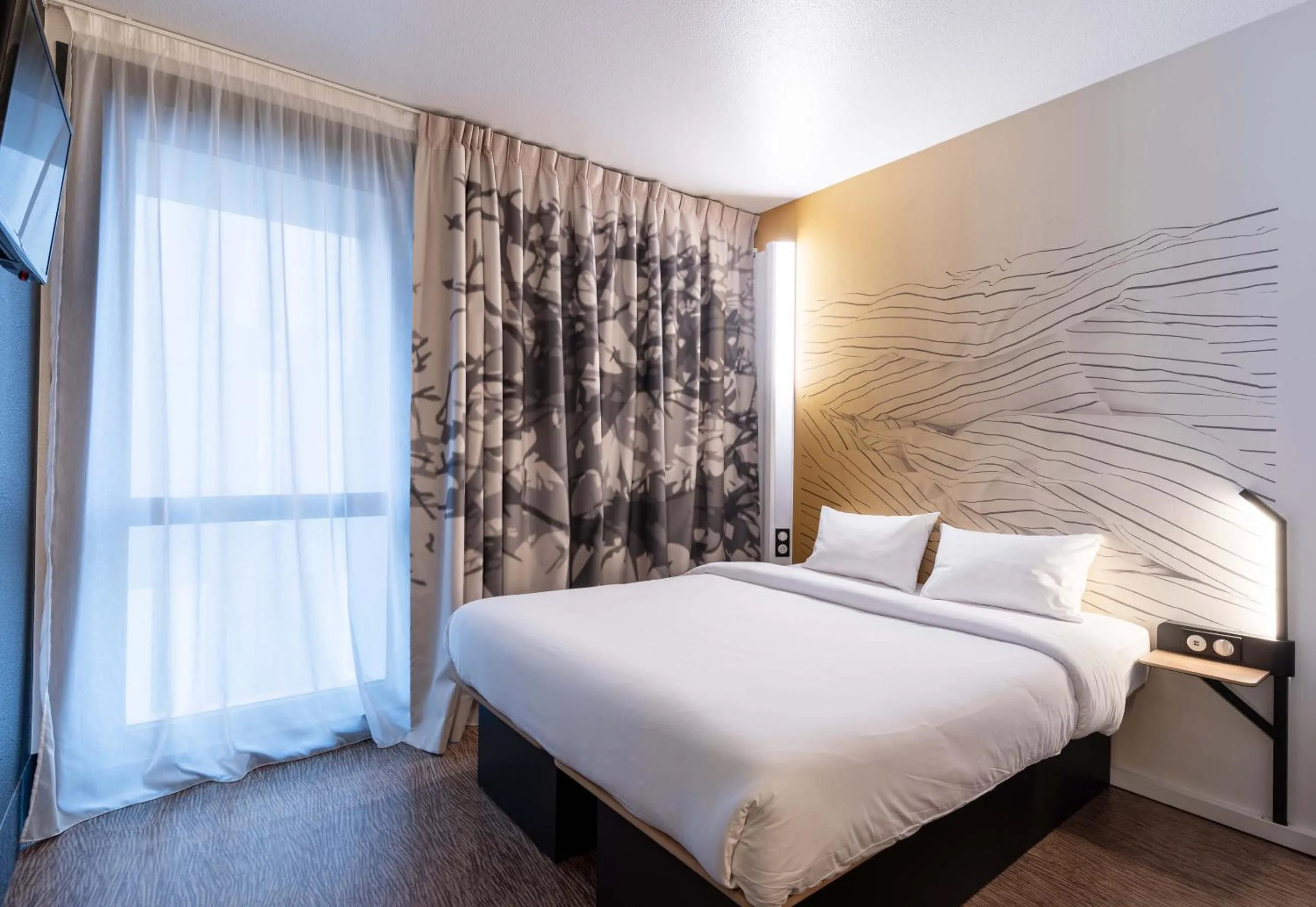 Bedroom, Bed in B&B HOTEL Lille Grand Stade