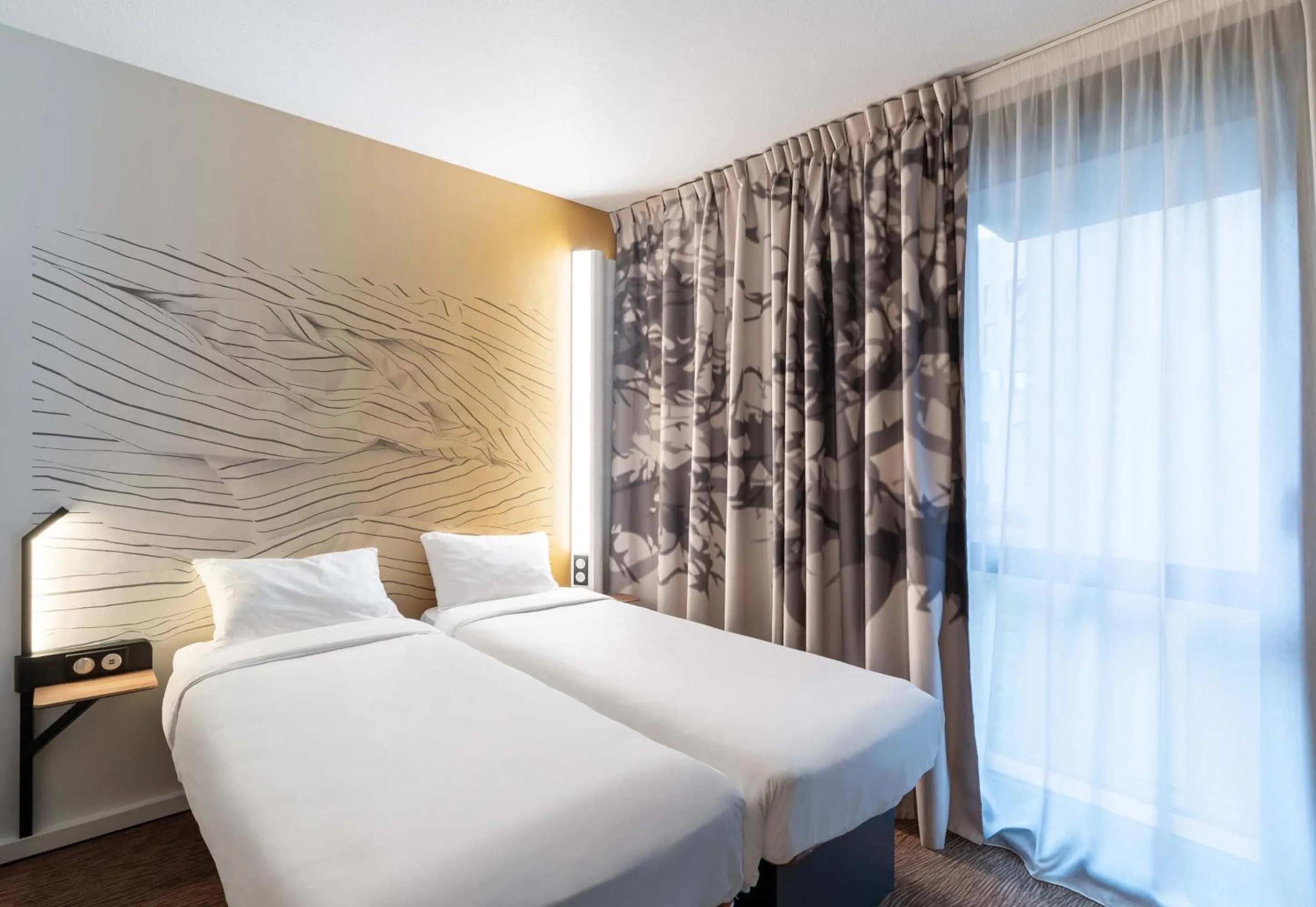 Bedroom, Bed in B&B HOTEL Lille Grand Stade