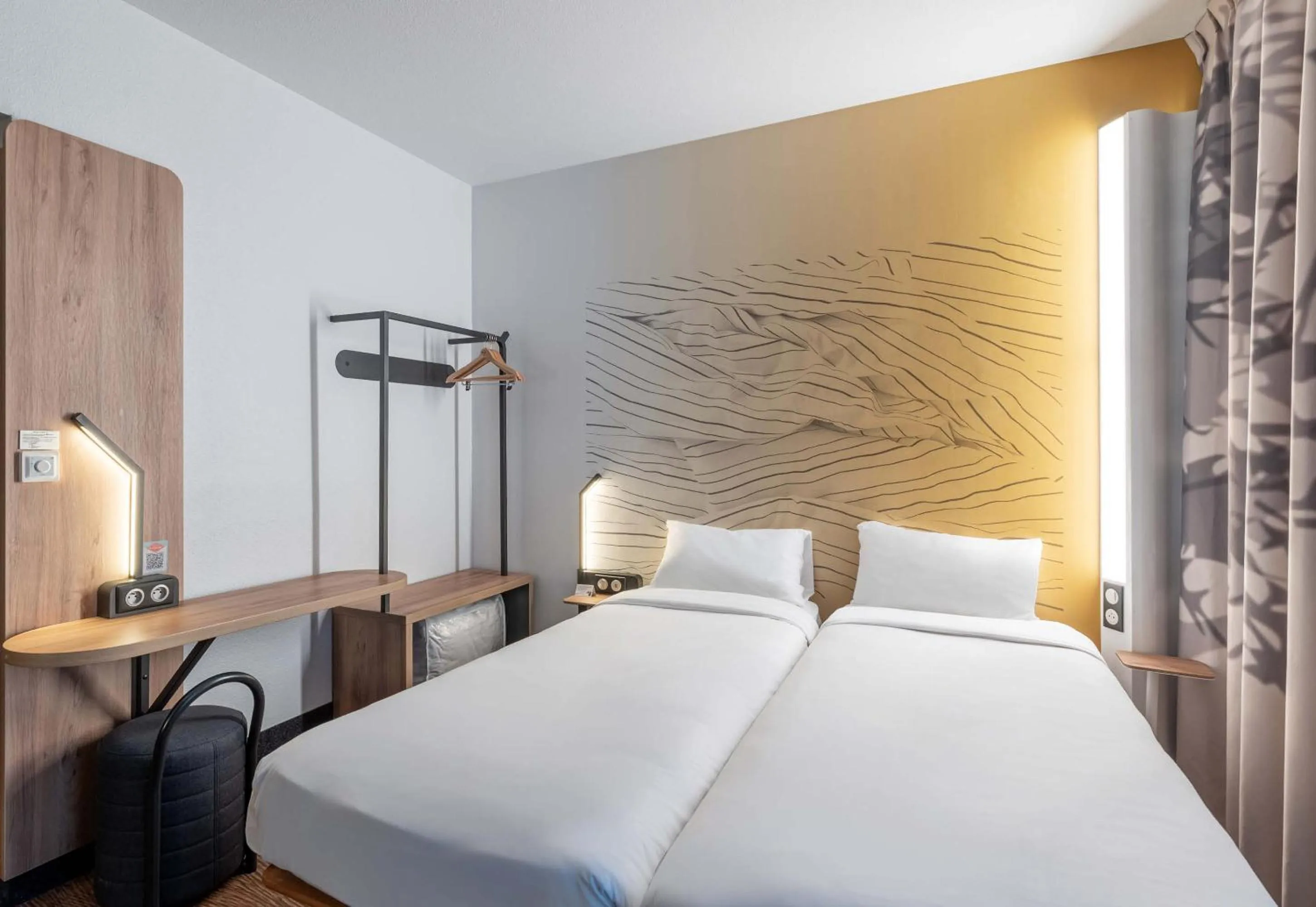 Bedroom, Bed in B&B HOTEL Lille Grand Stade