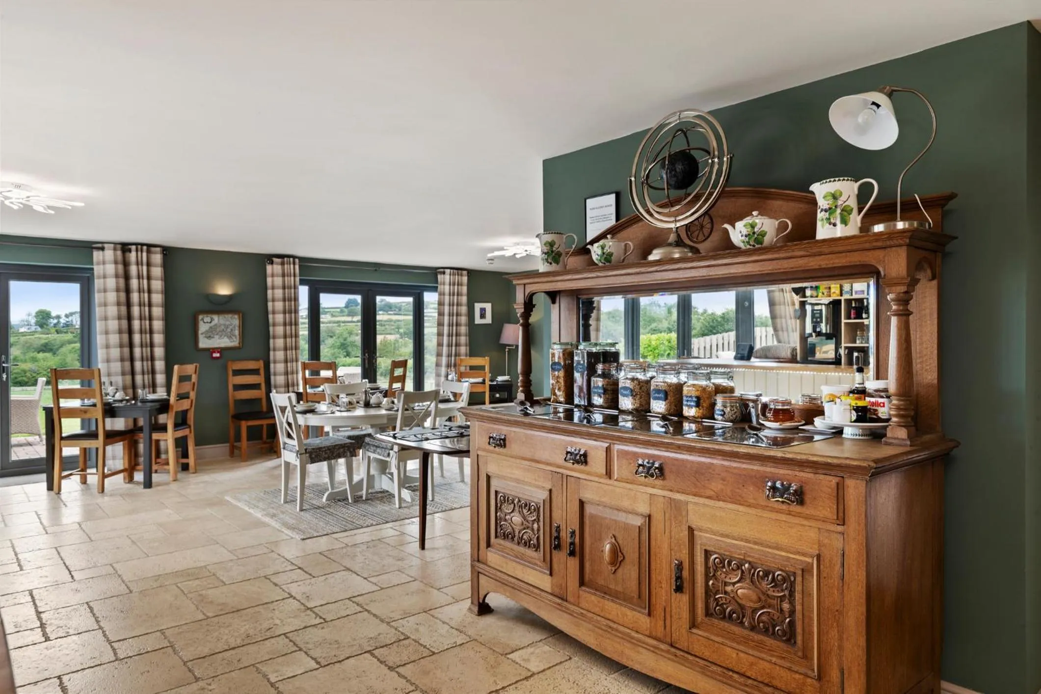 Food and drinks in Canaston Oaks