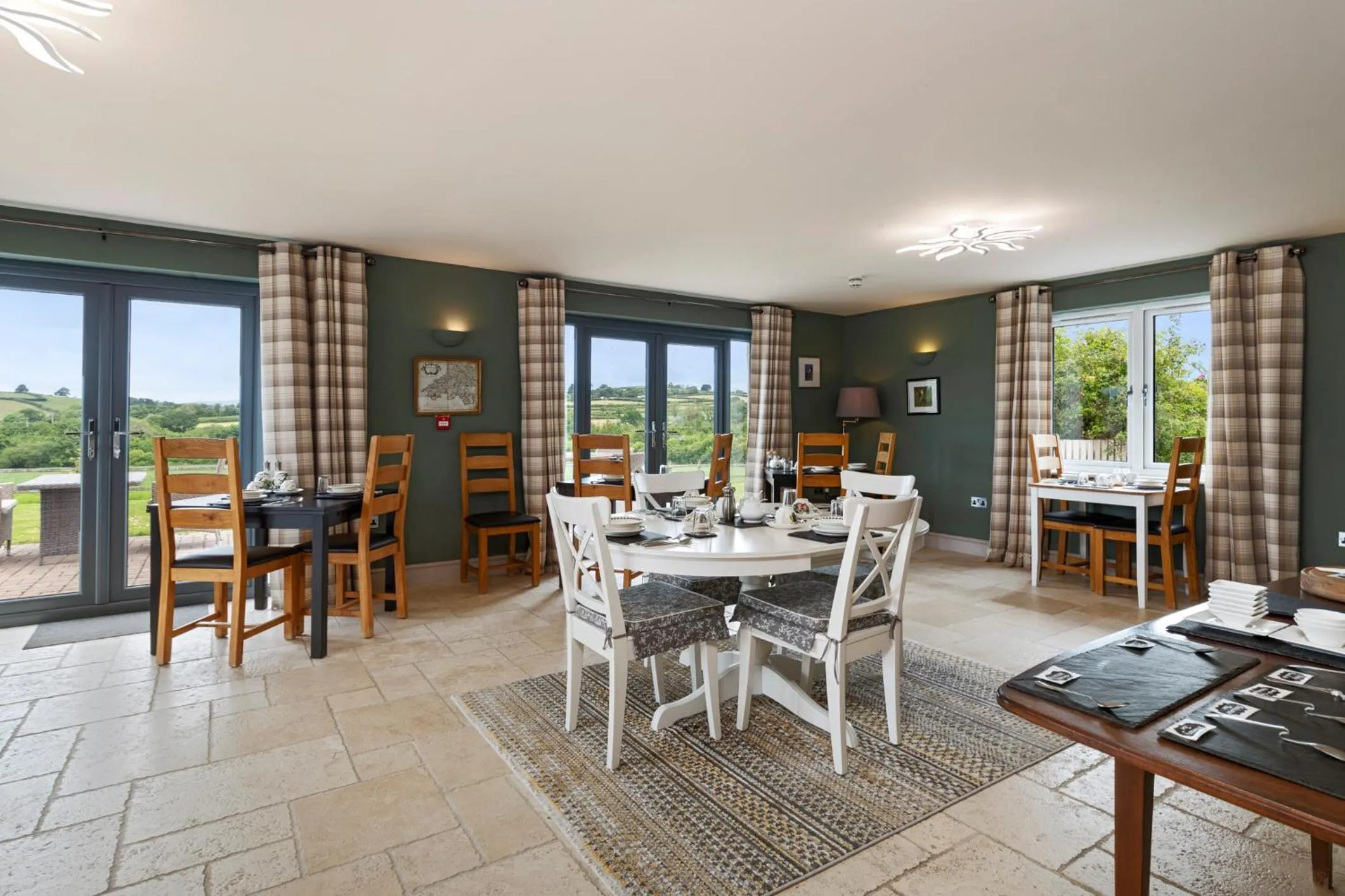 Restaurant/places to eat in Canaston Oaks