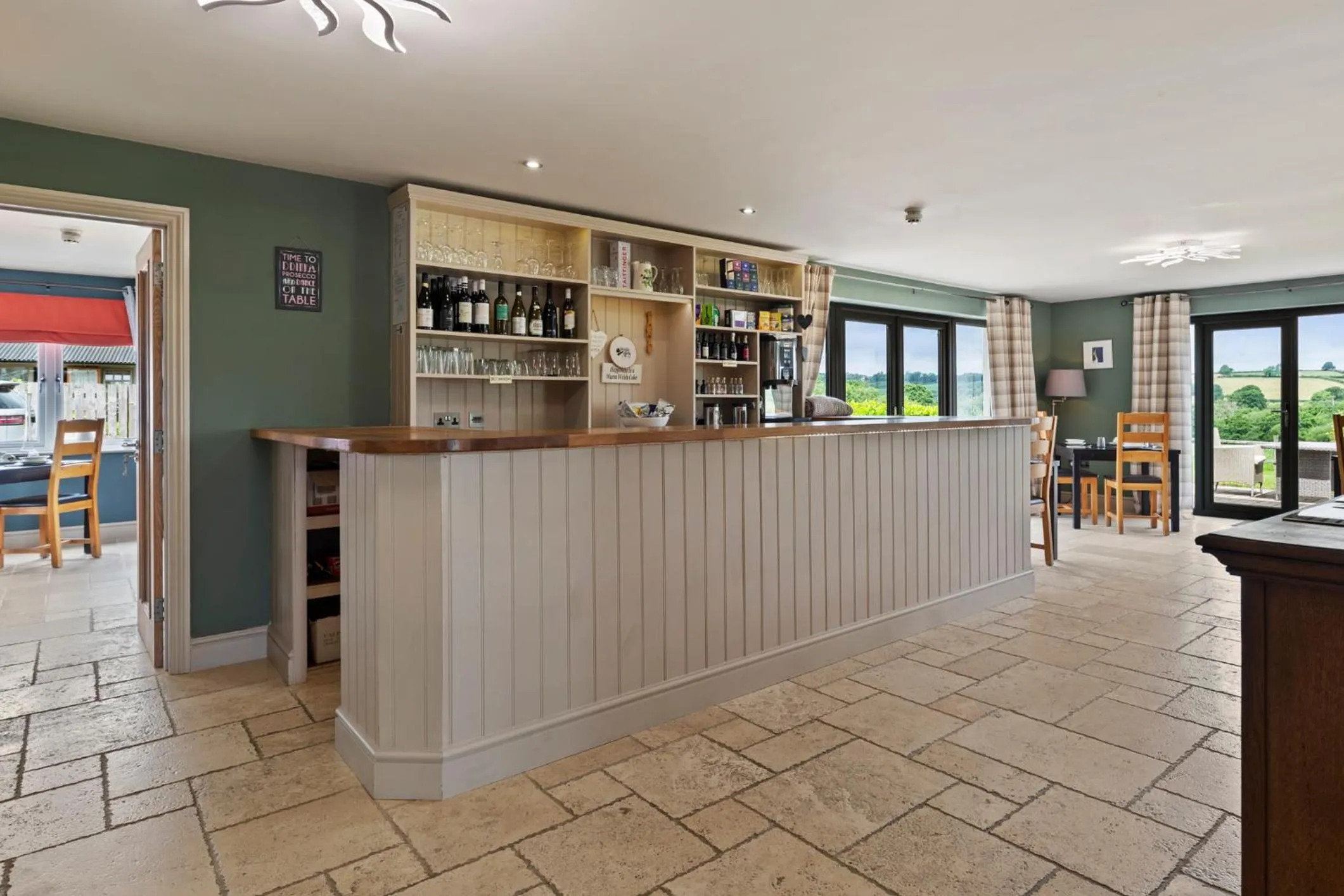 Drinks in Canaston Oaks