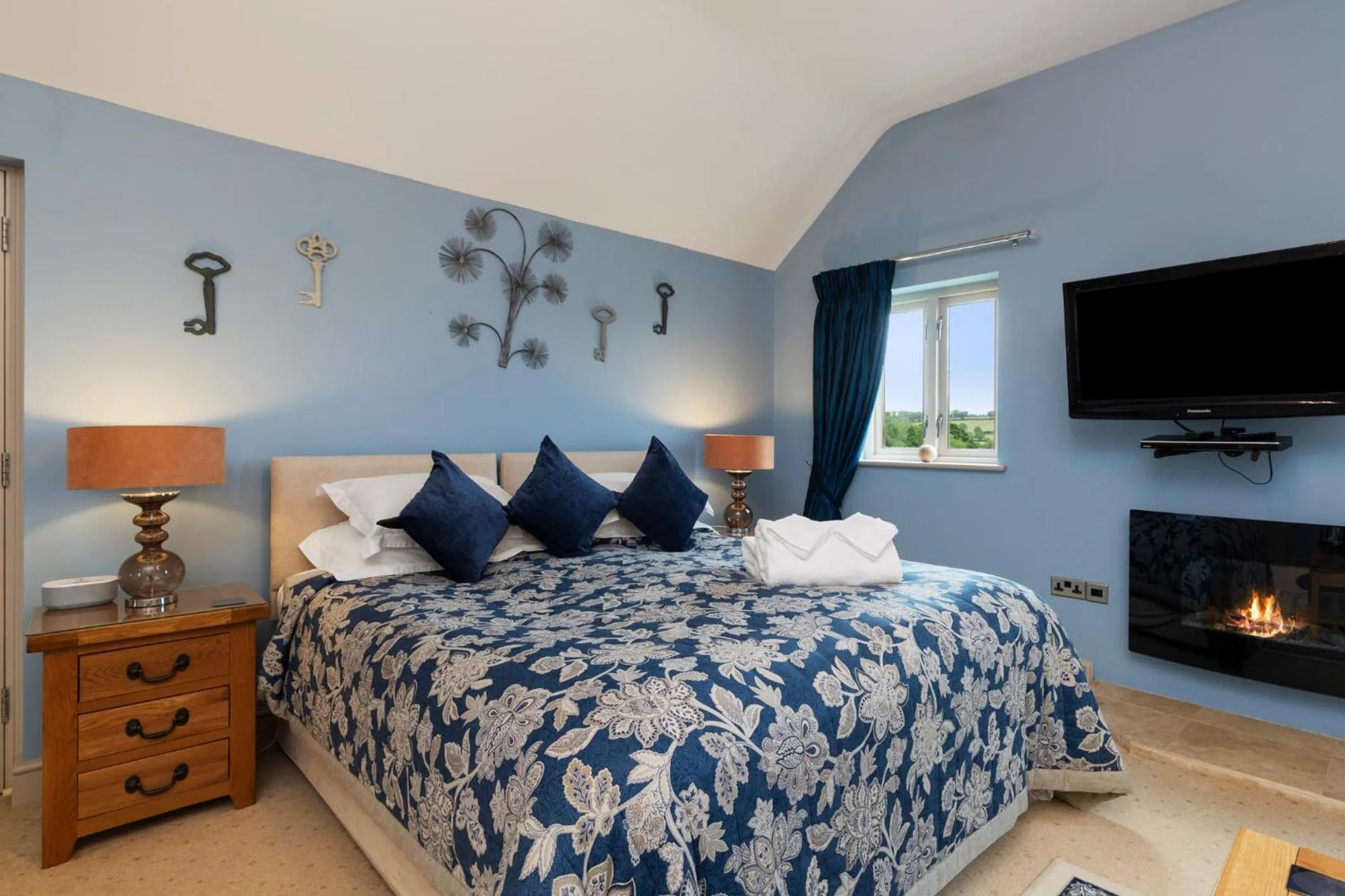 Bedroom, Bed in Canaston Oaks