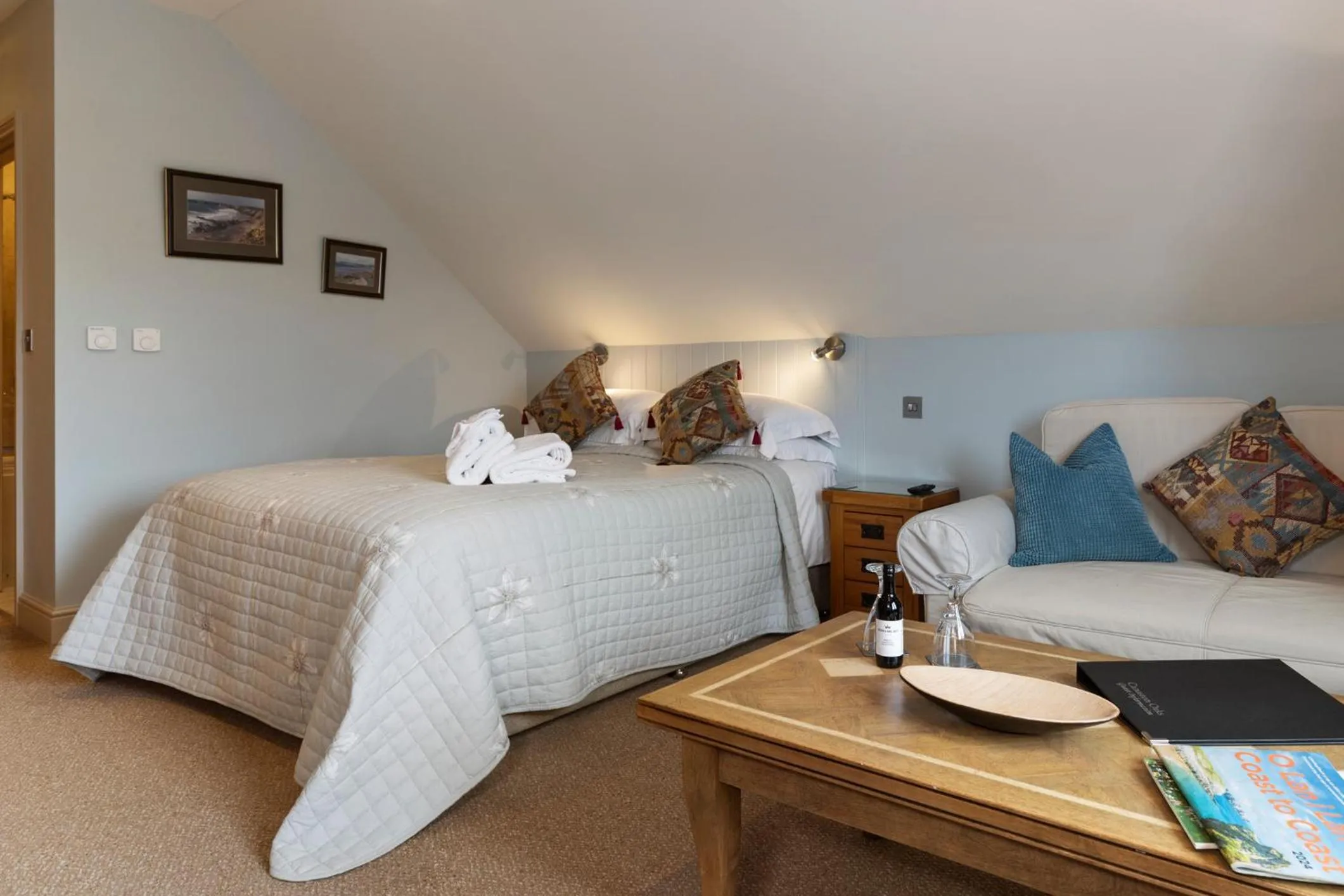 Photo of the whole room, Bed in Canaston Oaks