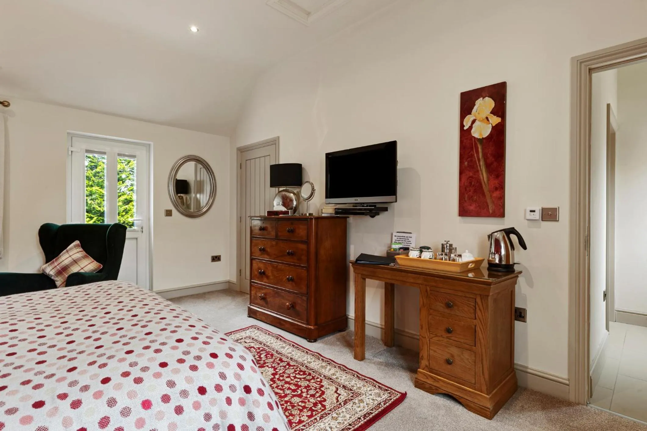 Photo of the whole room, Bed in Canaston Oaks