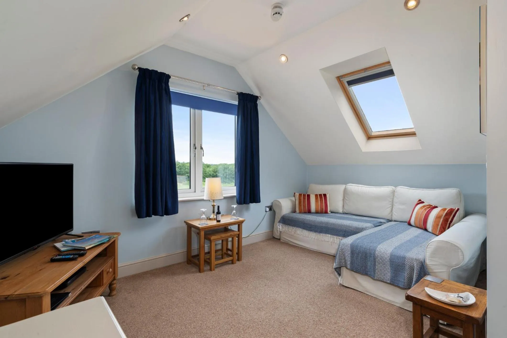 Seating area in Canaston Oaks