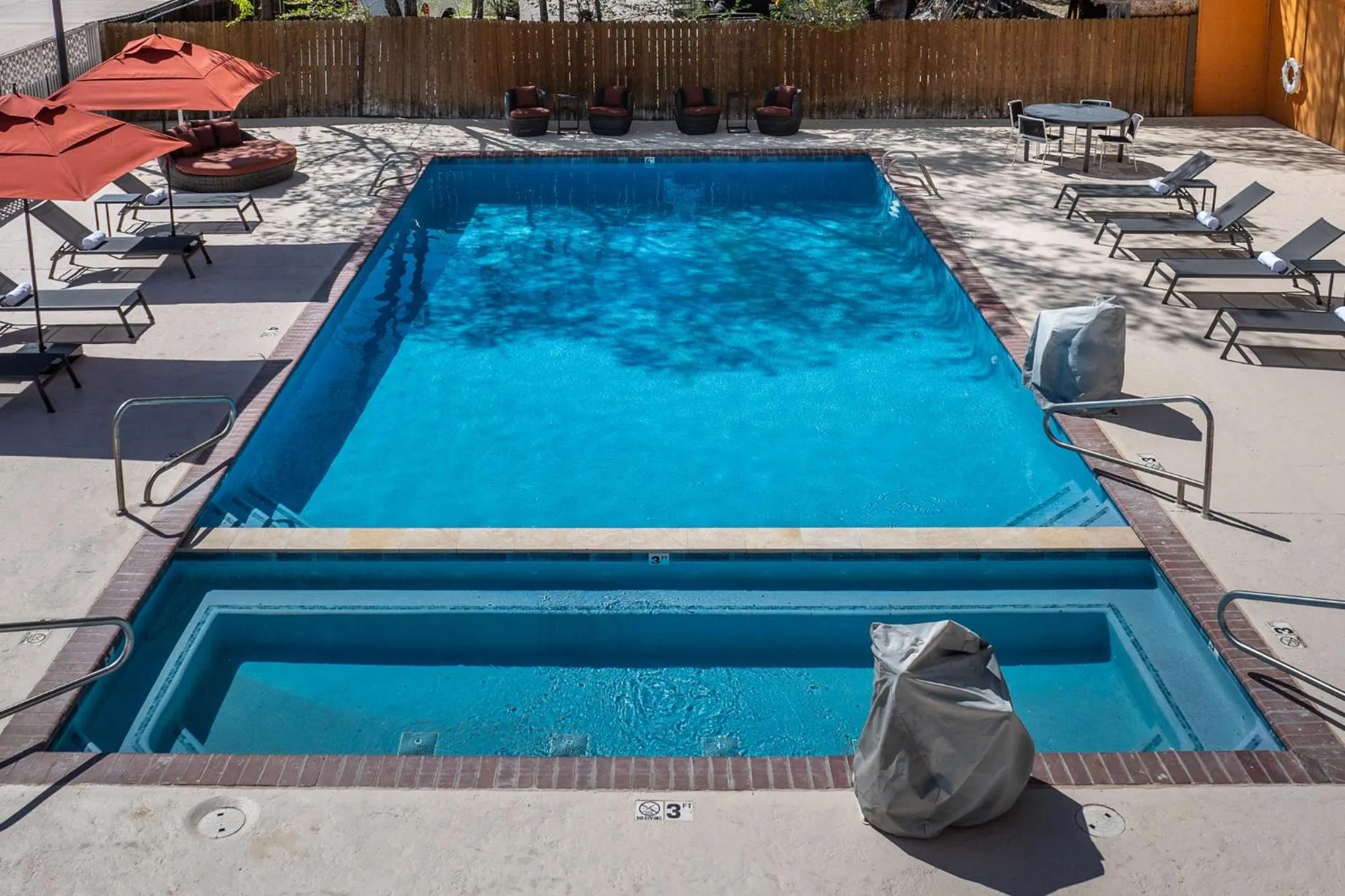 Swimming pool in River Canyon Lodge