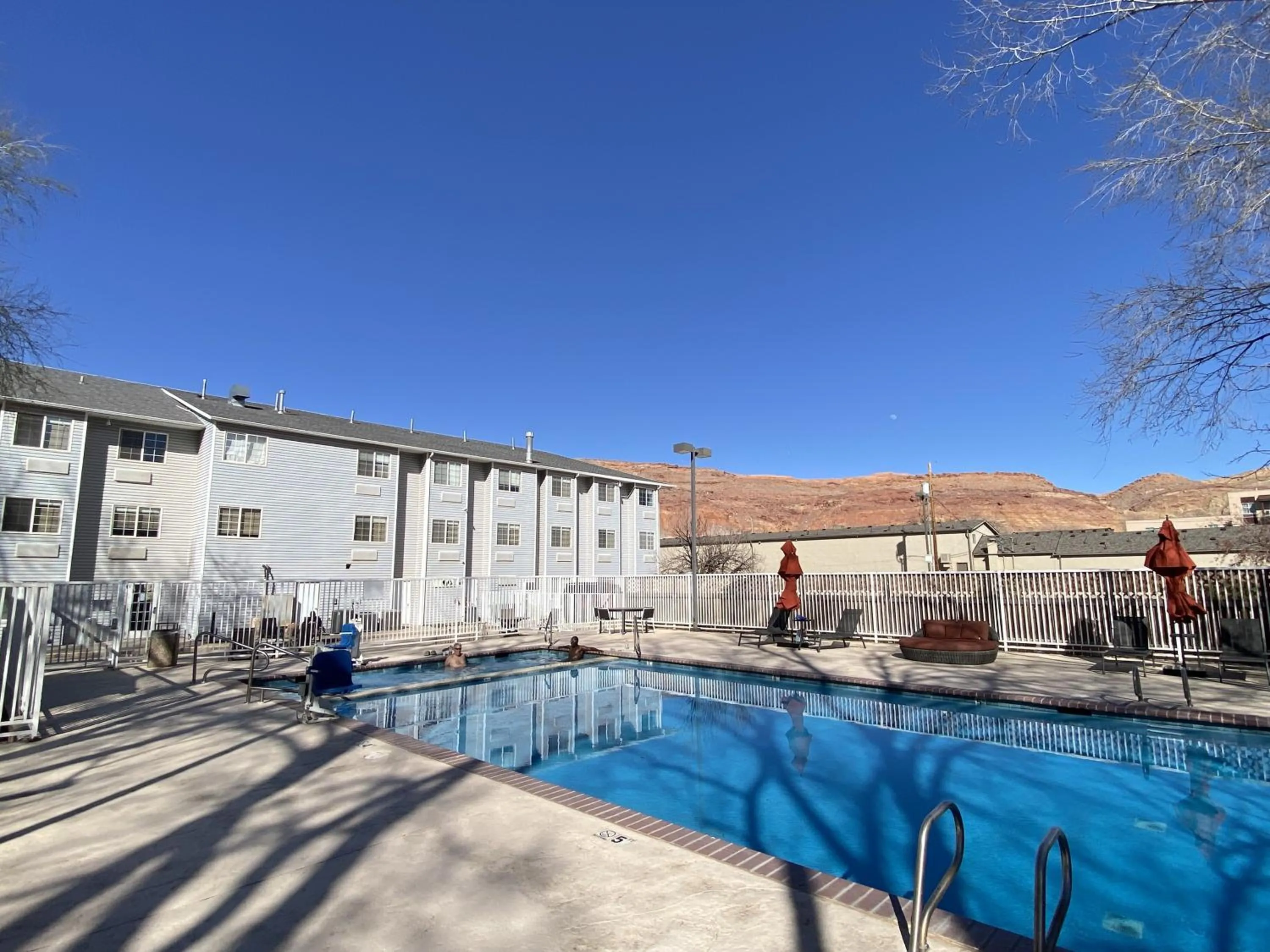 Swimming pool in River Canyon Lodge