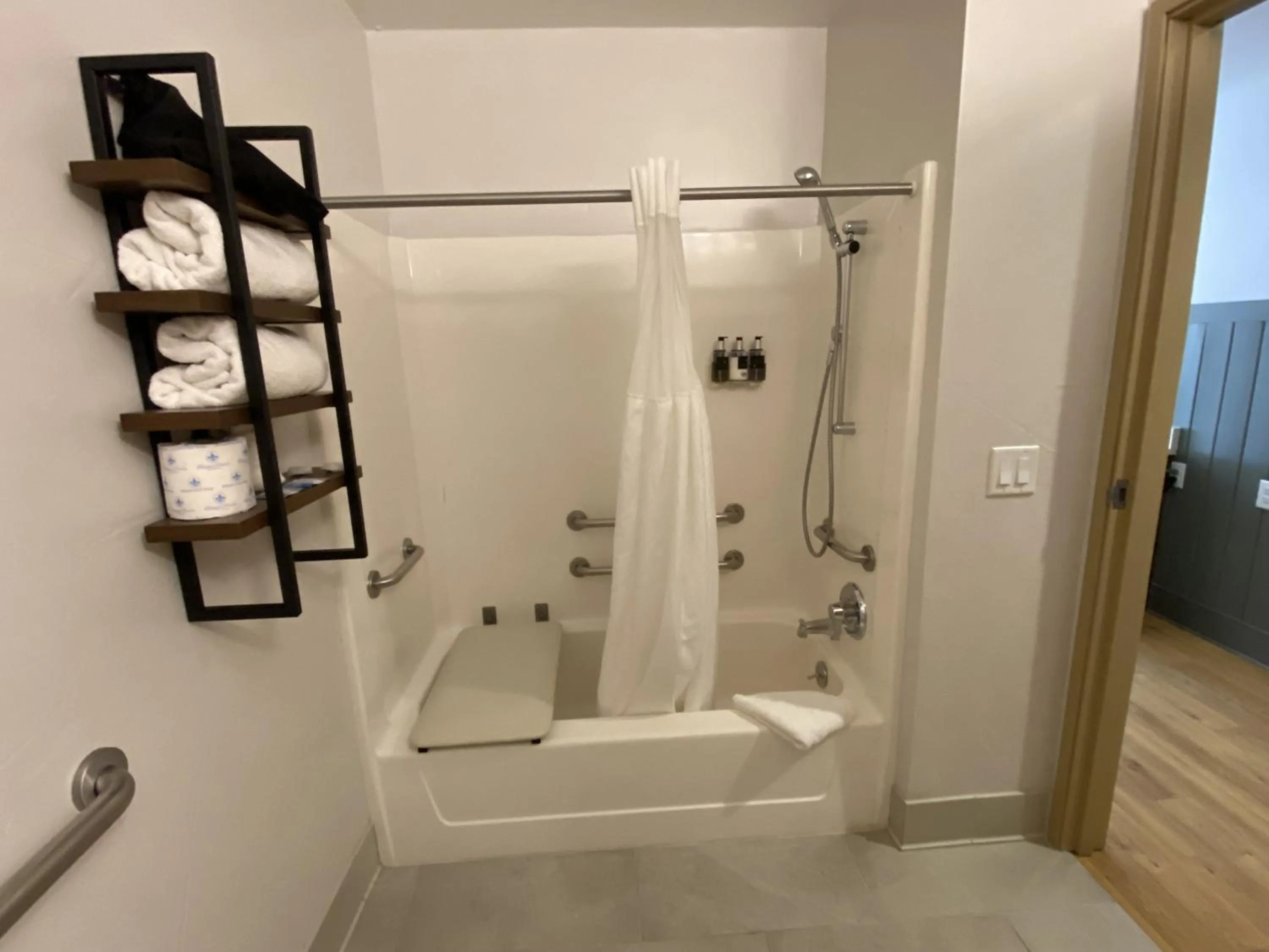 Bathroom in River Canyon Lodge