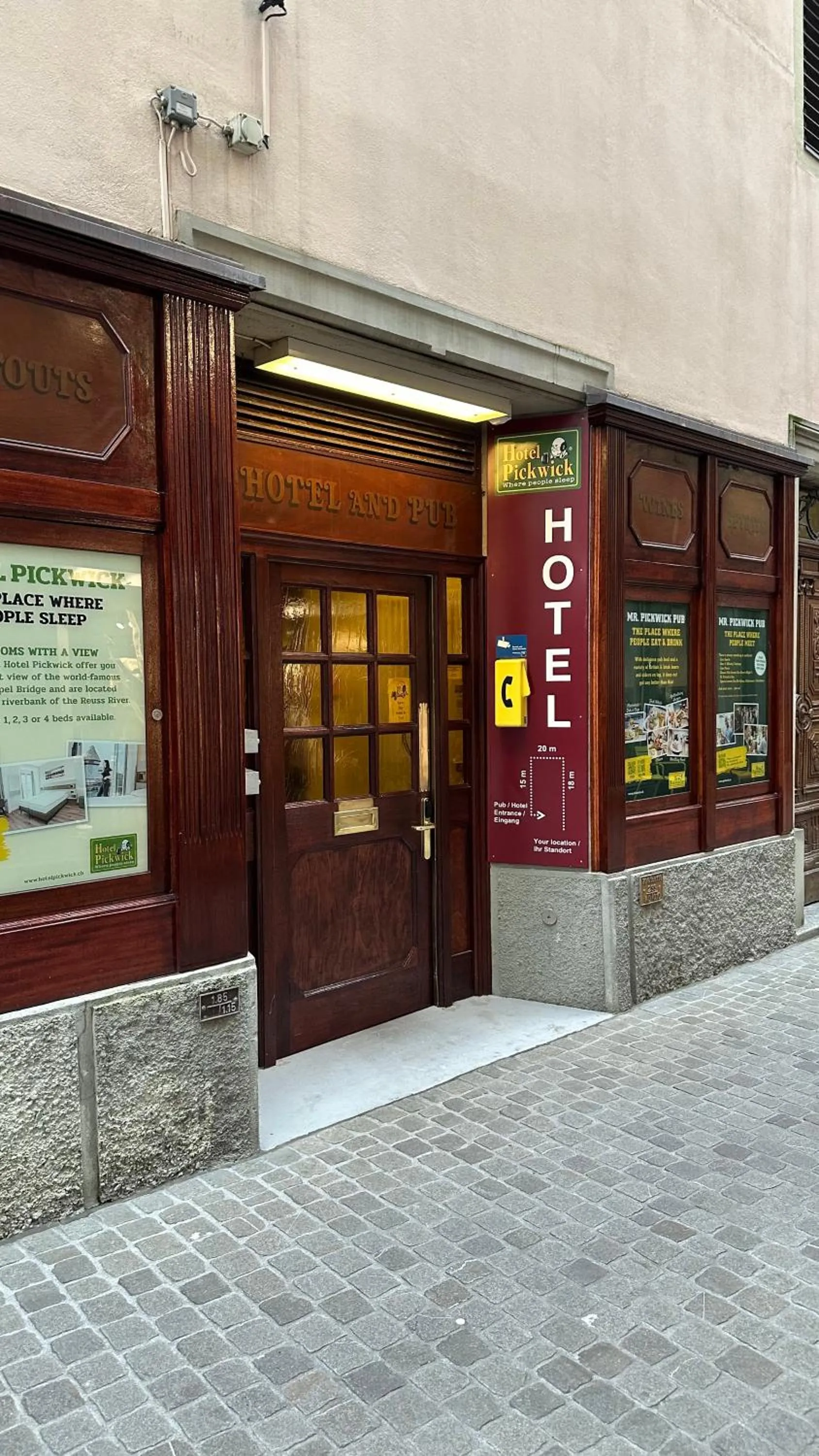 Hotel Pickwick and Pub "the room with a view"