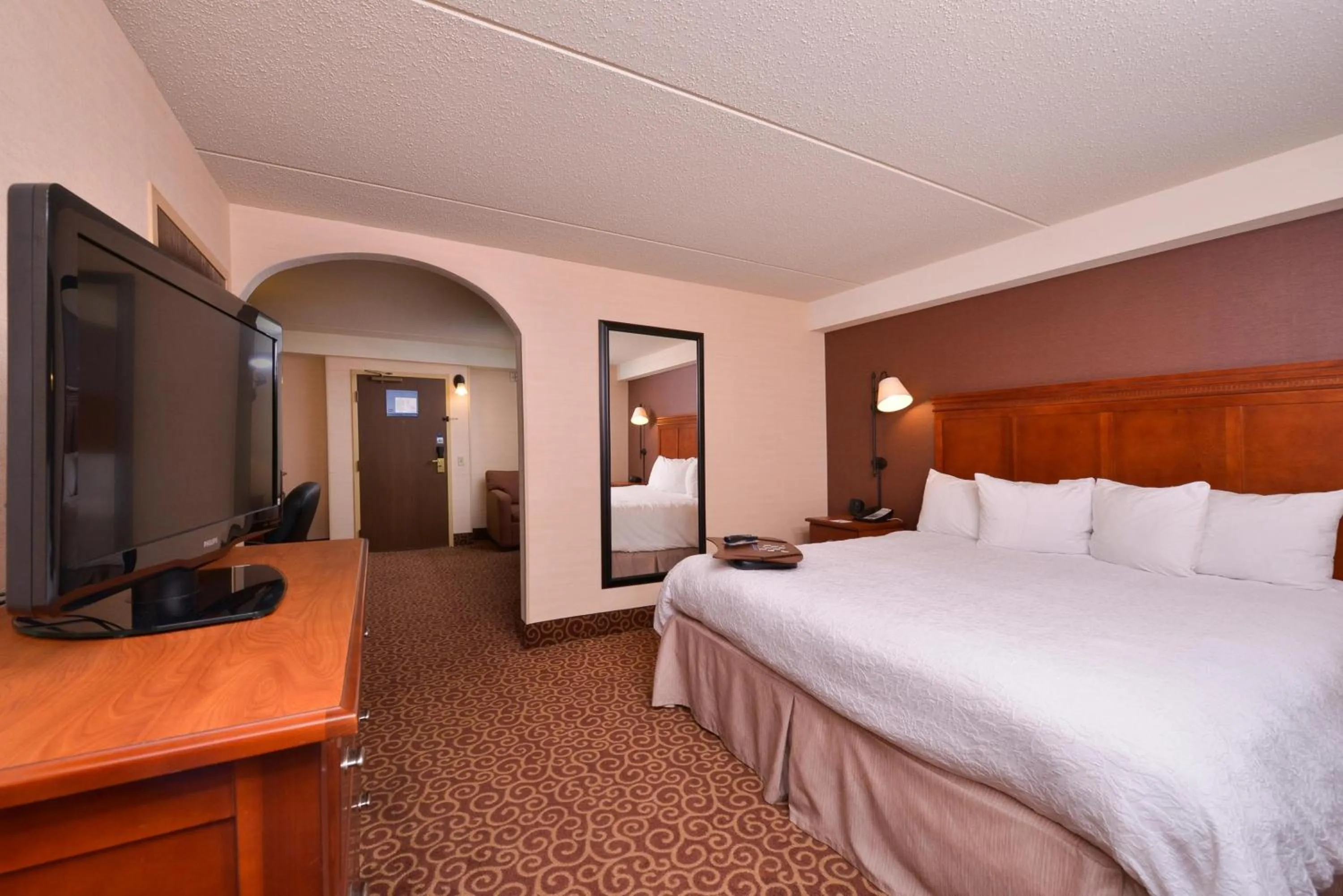 Bedroom, Bed in McKnight Hotel