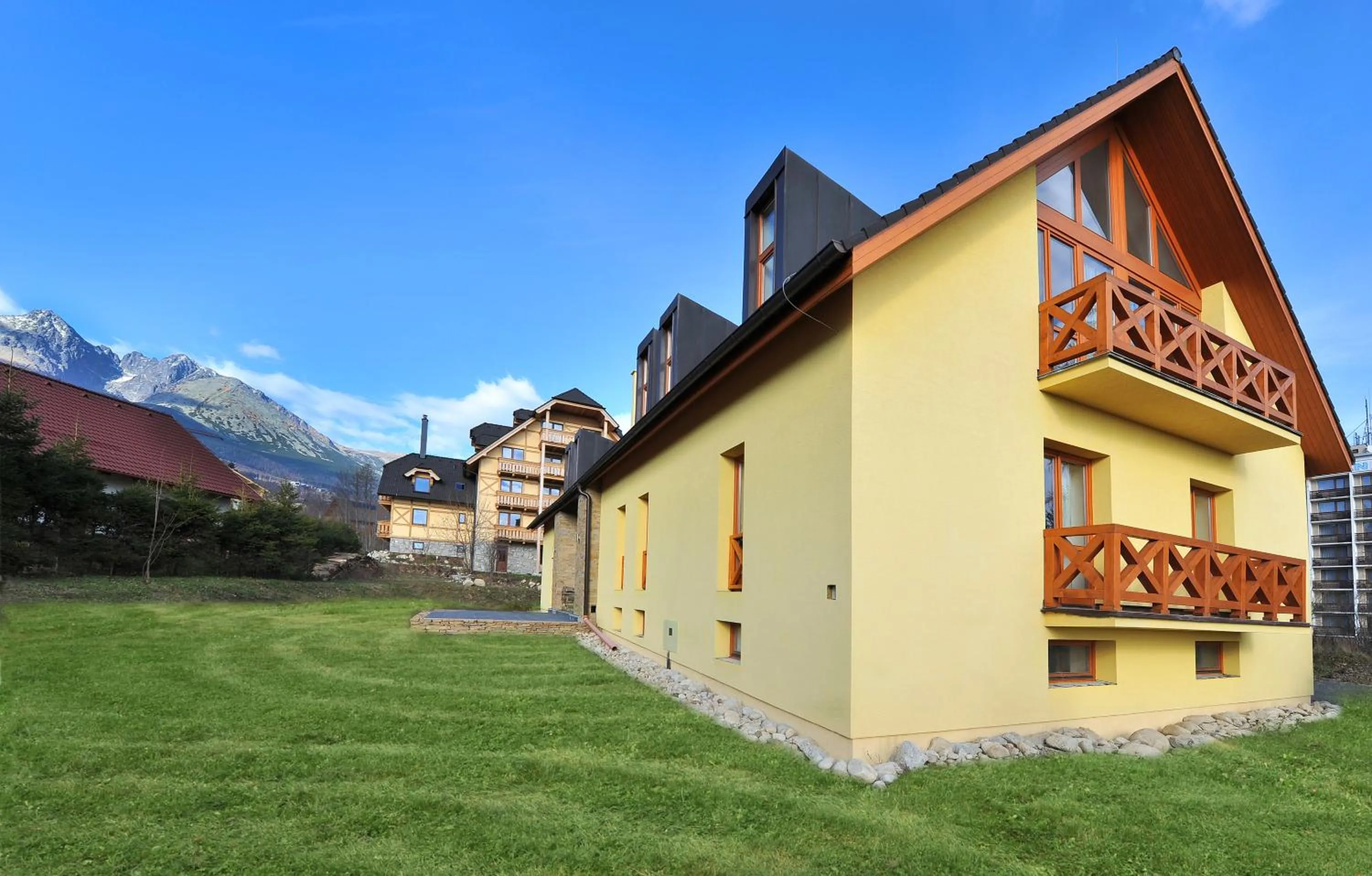 Facade/entrance in APLEND Vila Magnolia