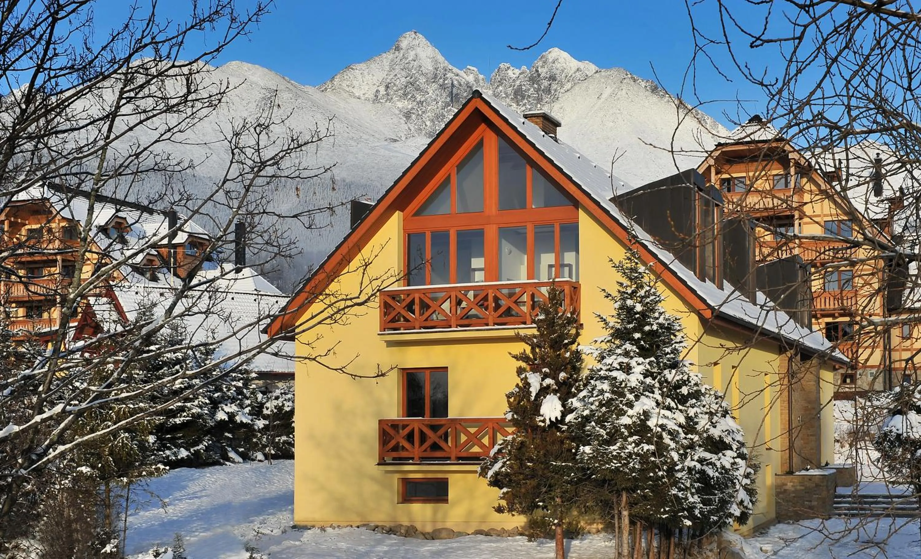 Facade/entrance in APLEND Vila Magnolia