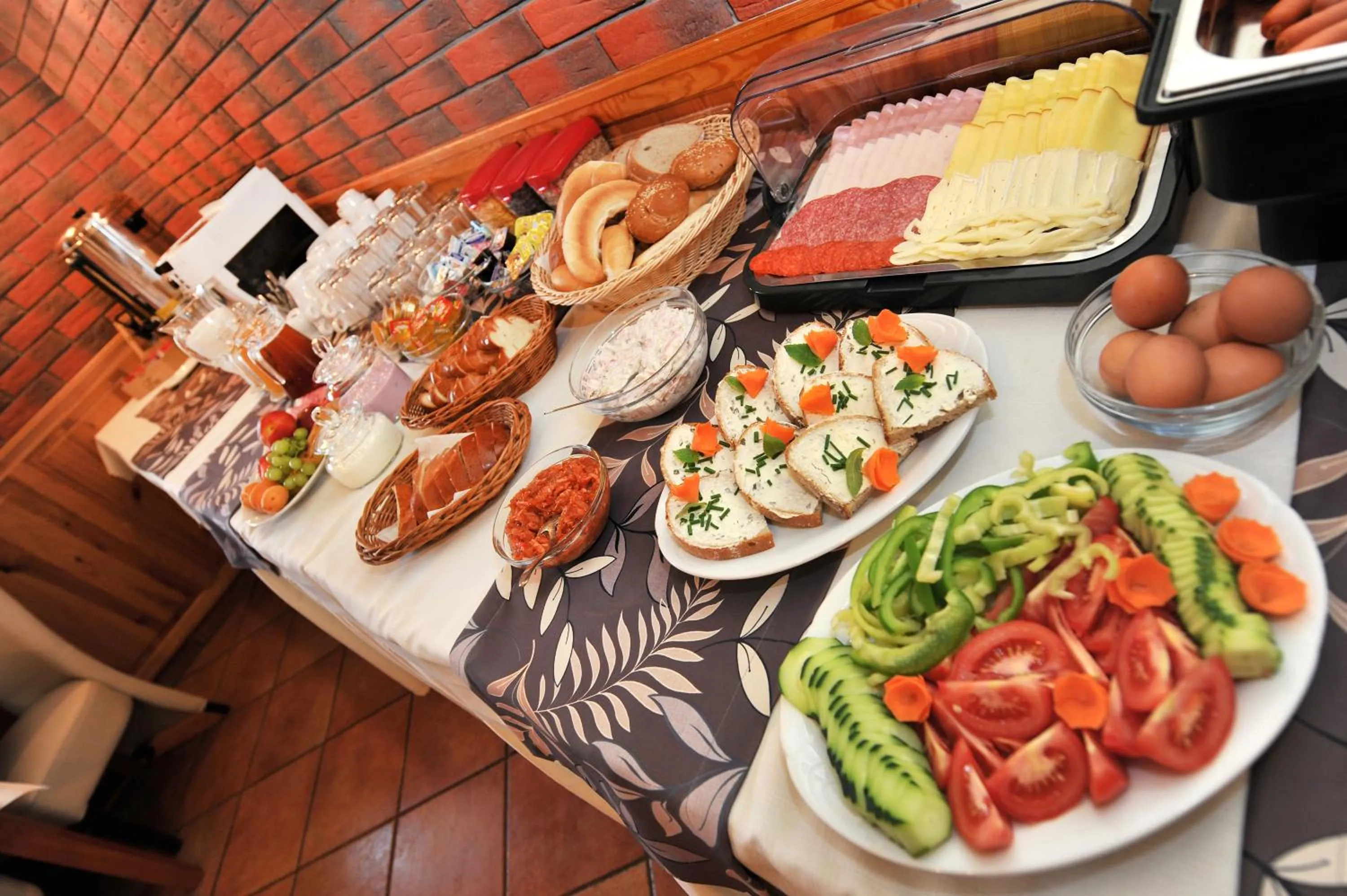 Buffet breakfast in APLEND Vila Magnolia