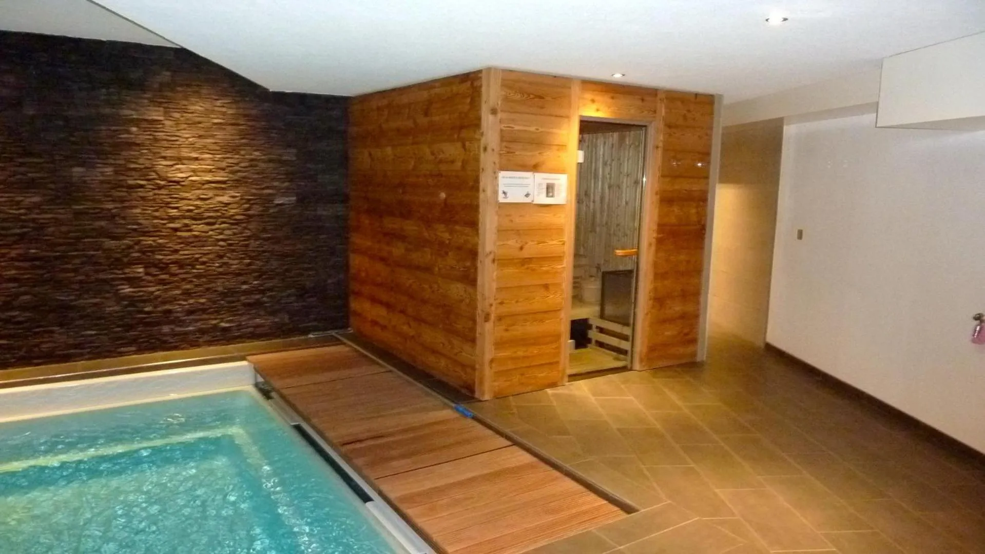 Swimming pool in Hotel Mont.Lac