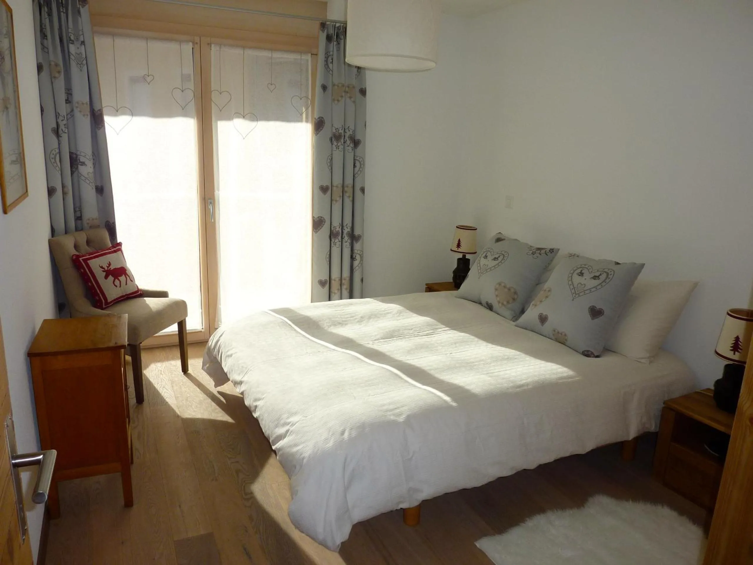 Day, Bed in Hotel Mont.Lac