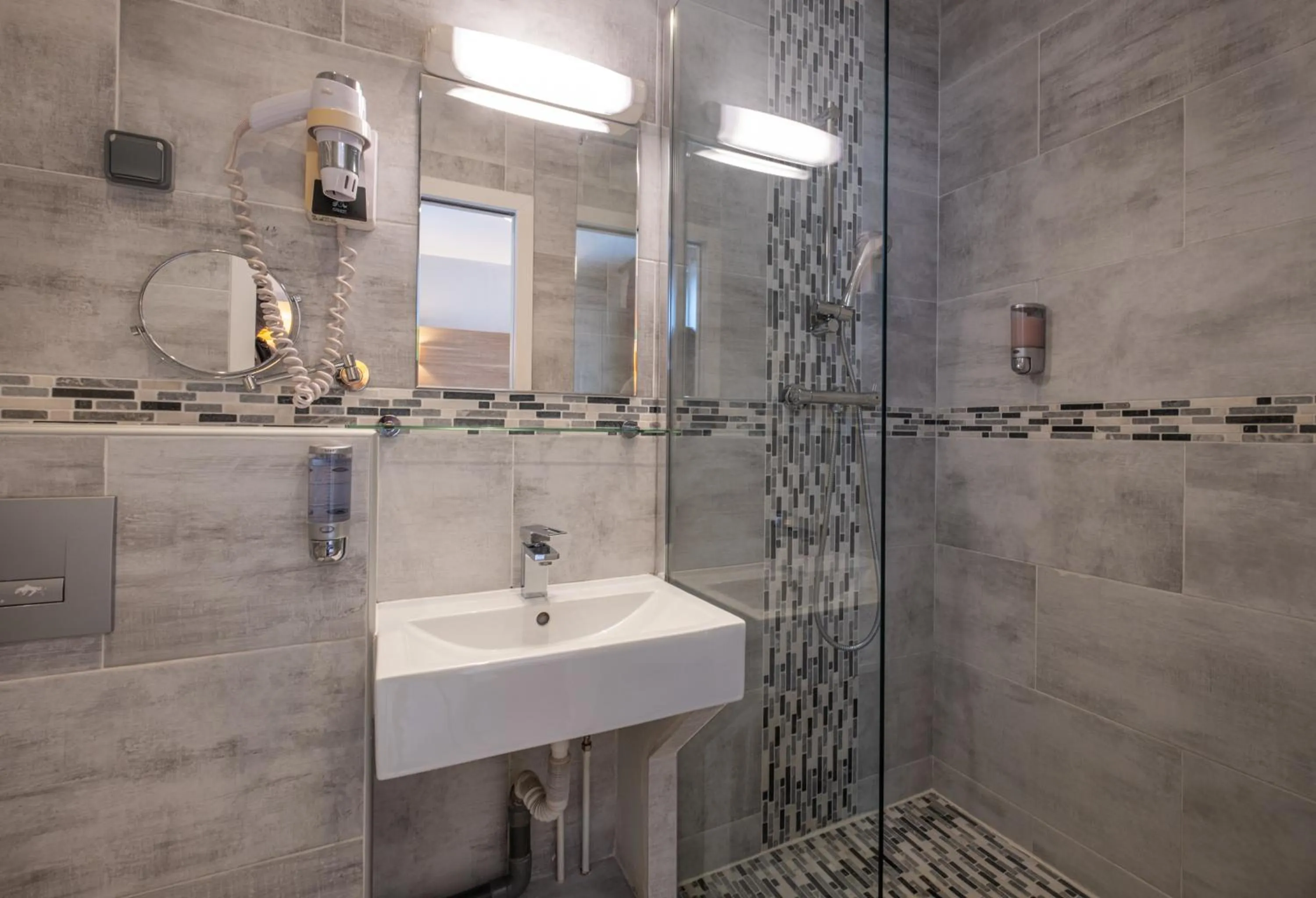 Shower in Hotel Luxor