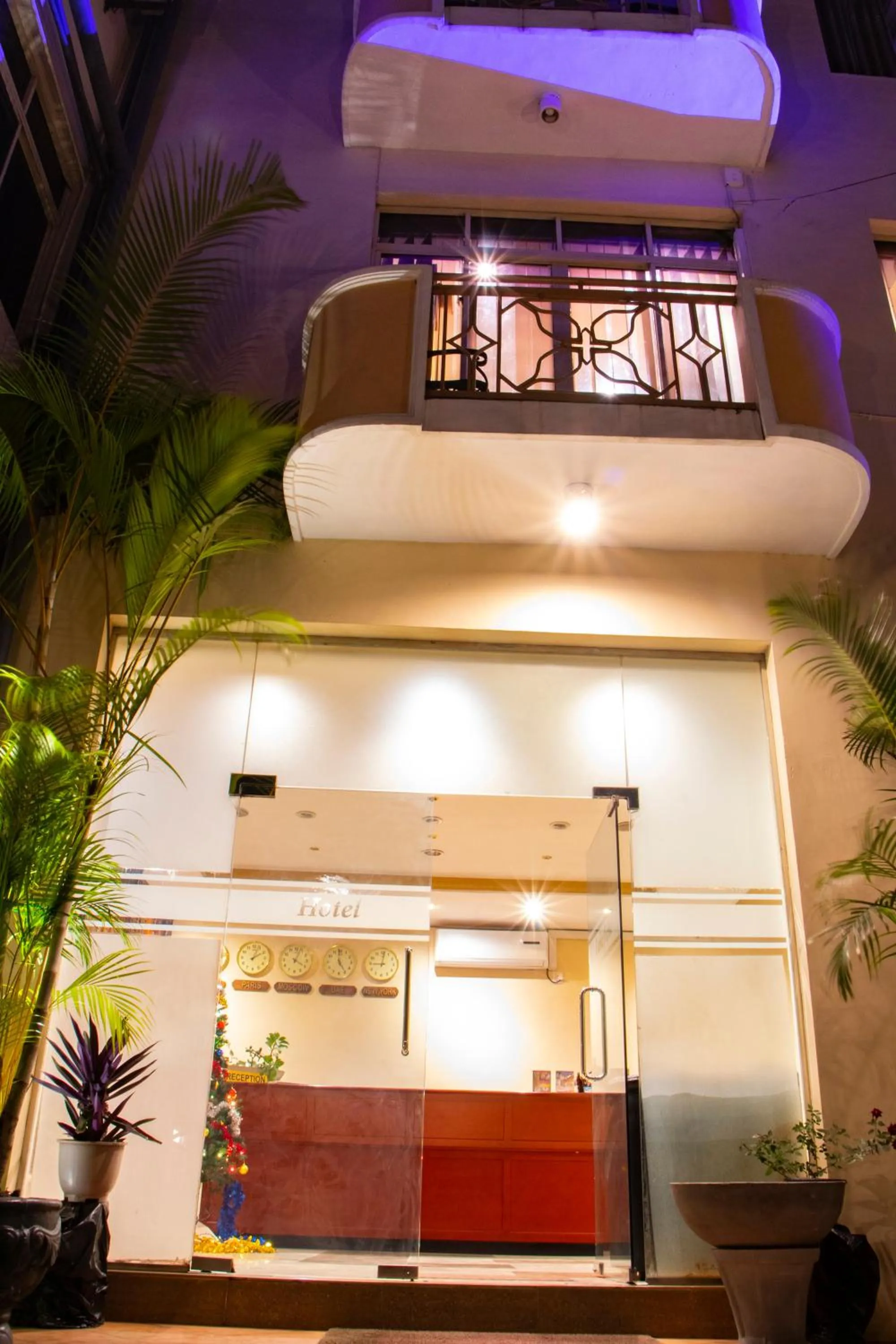 Facade/entrance in Hotel Lakefield