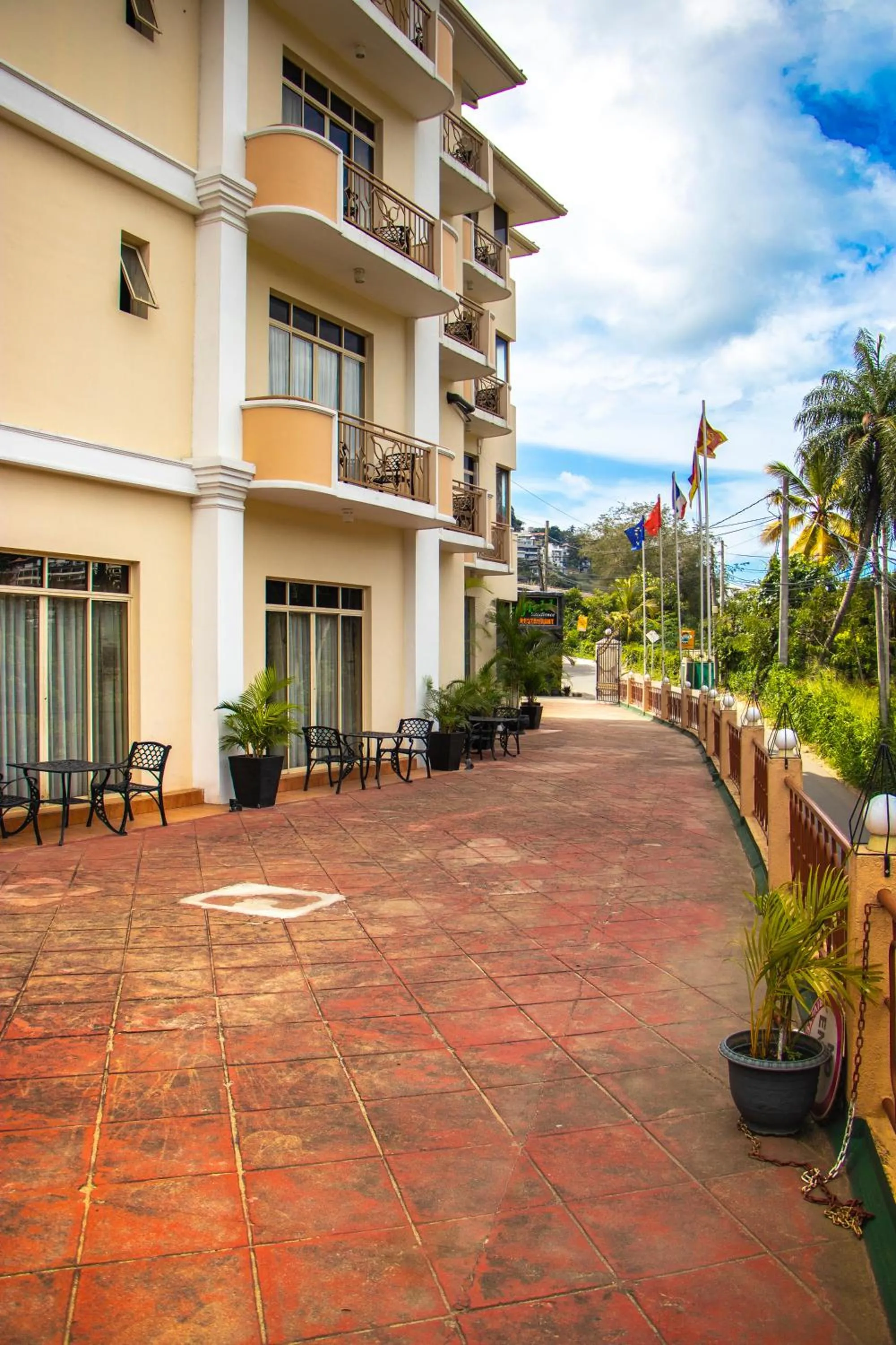 Property building in Hotel Lakefield