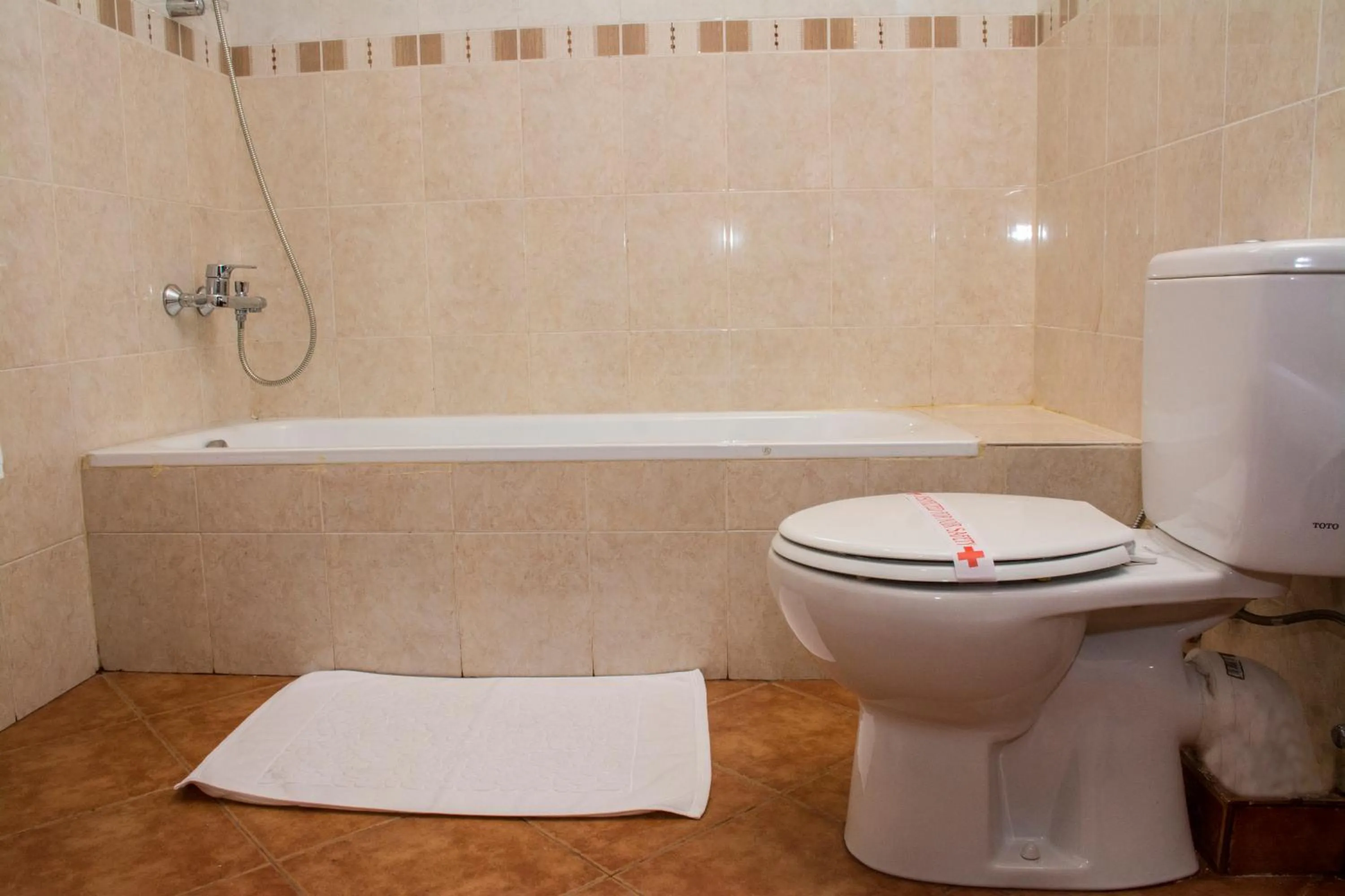 Toilet in Hotel Lakefield