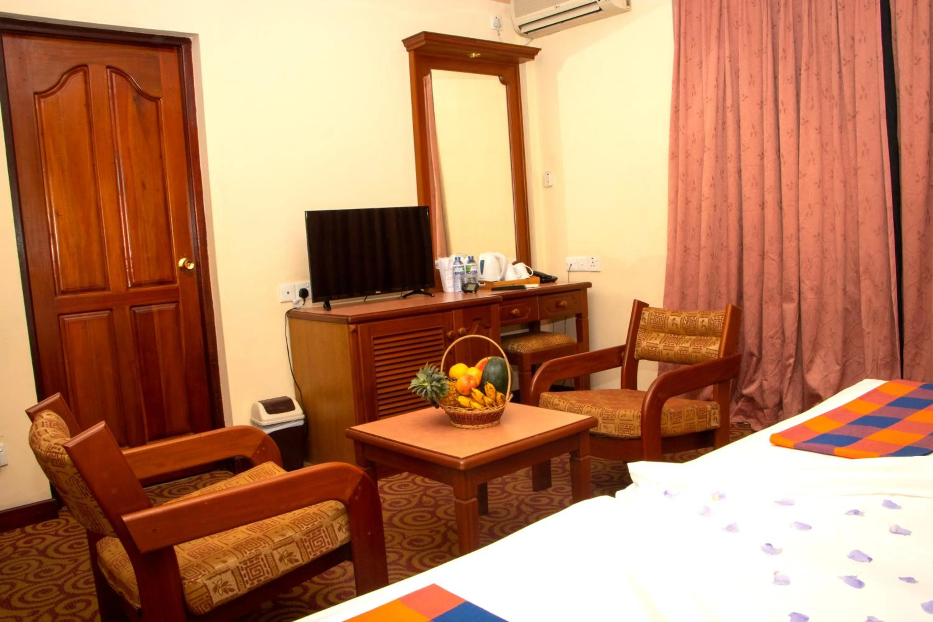 TV and multimedia, Bed in Hotel Lakefield