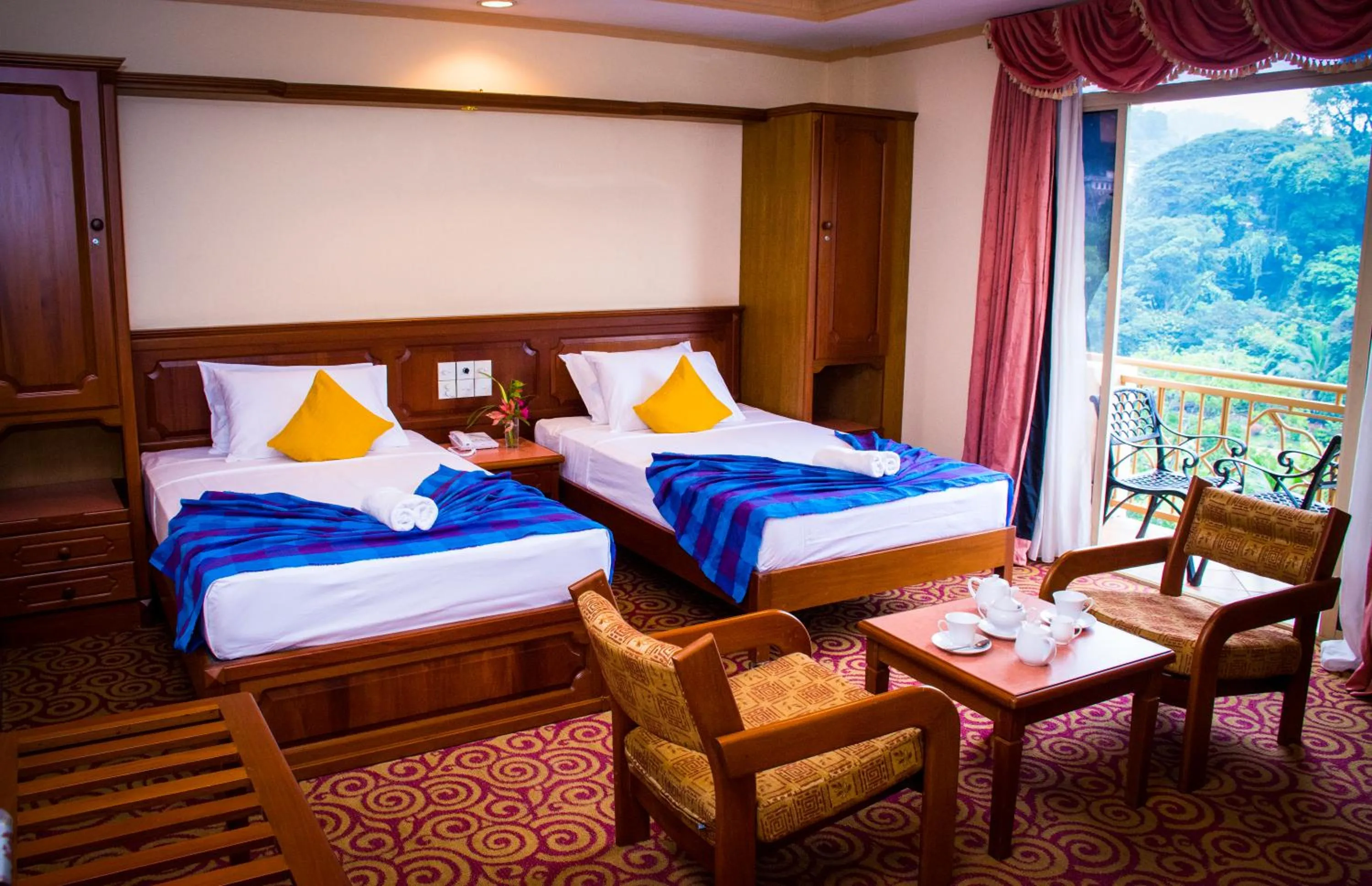 View (from property/room), Bed in Hotel Lakefield