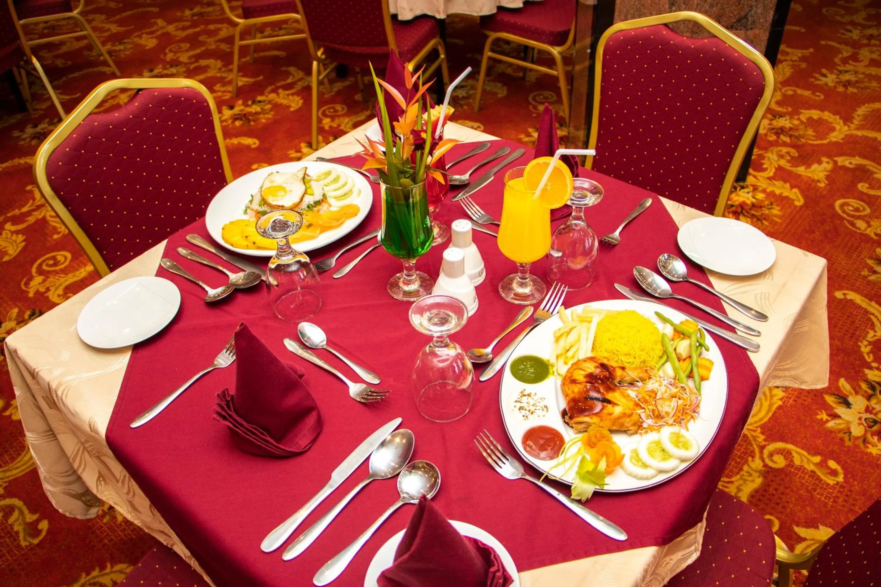 Restaurant/places to eat in Hotel Lakefield