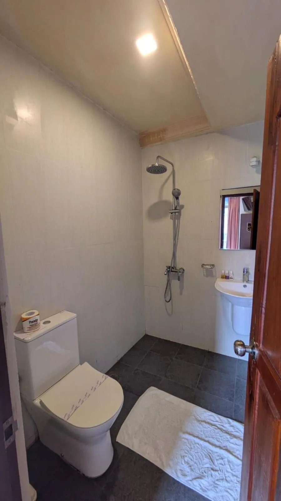 Bathroom in Hotel Lakefield