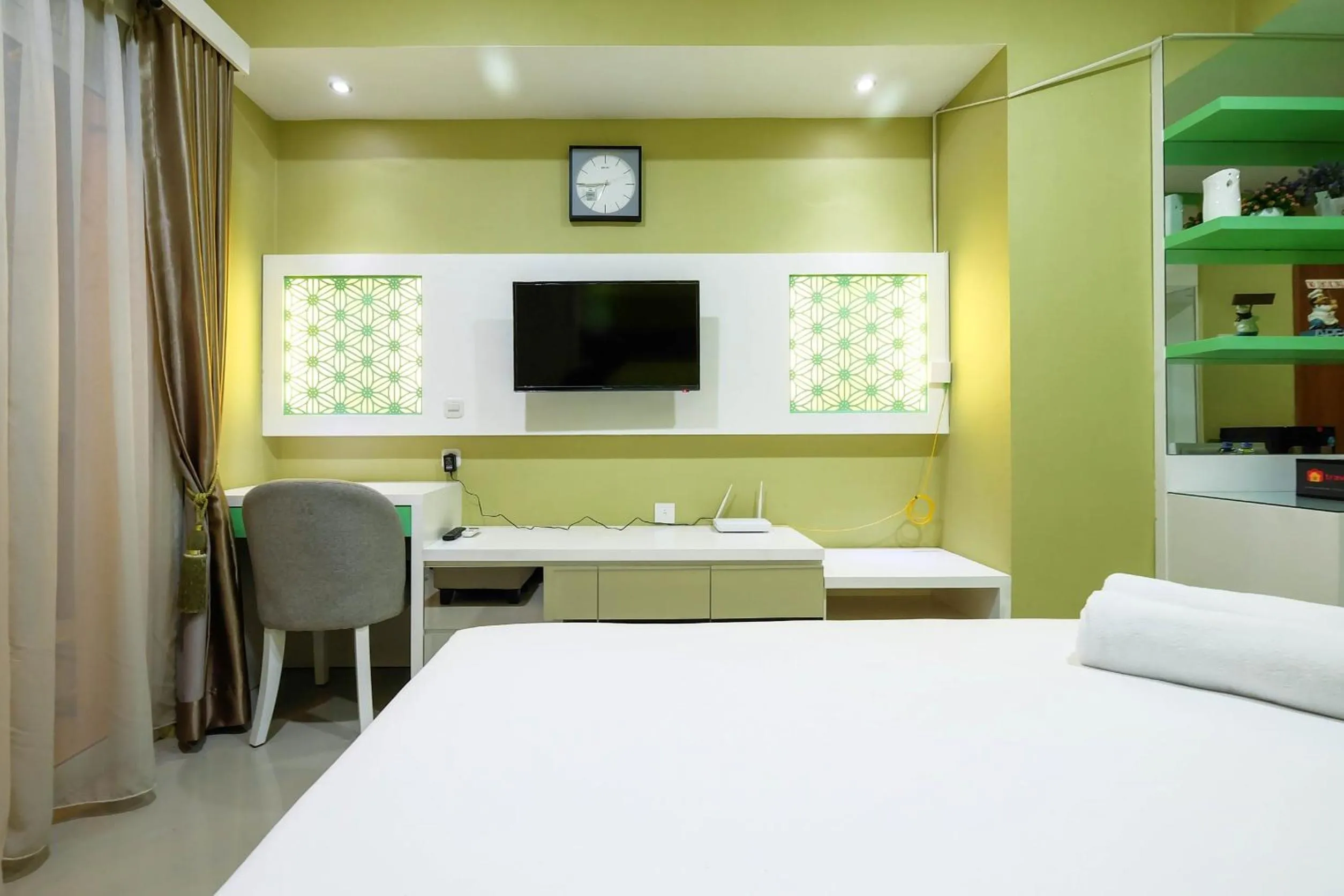Bed in Strategic Studio The Oasis Cikarang near Omni Hospital By Travelio