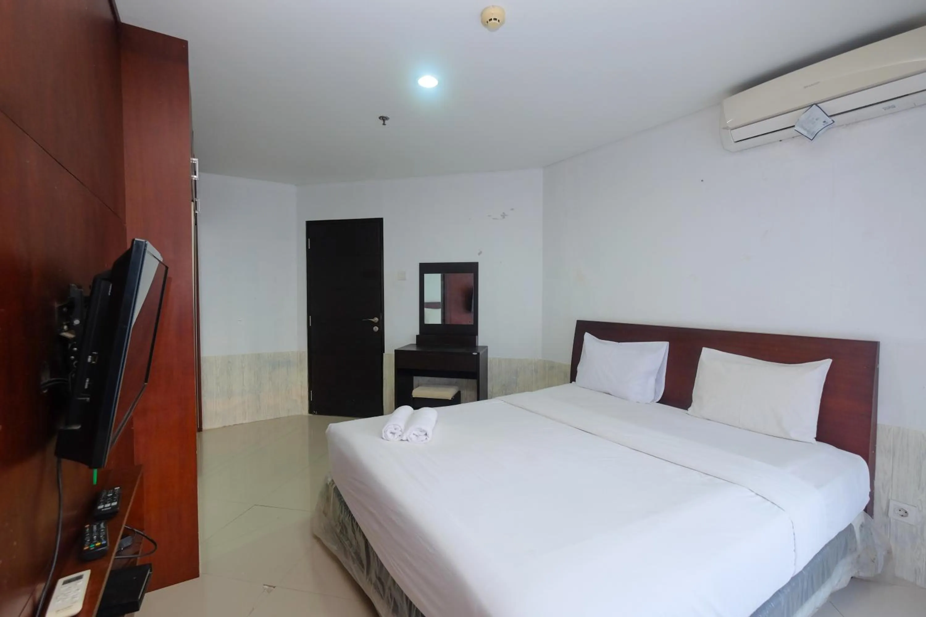 Bed in Best and Homey 2BR Taman Sari Semanggi Apartment By Travelio