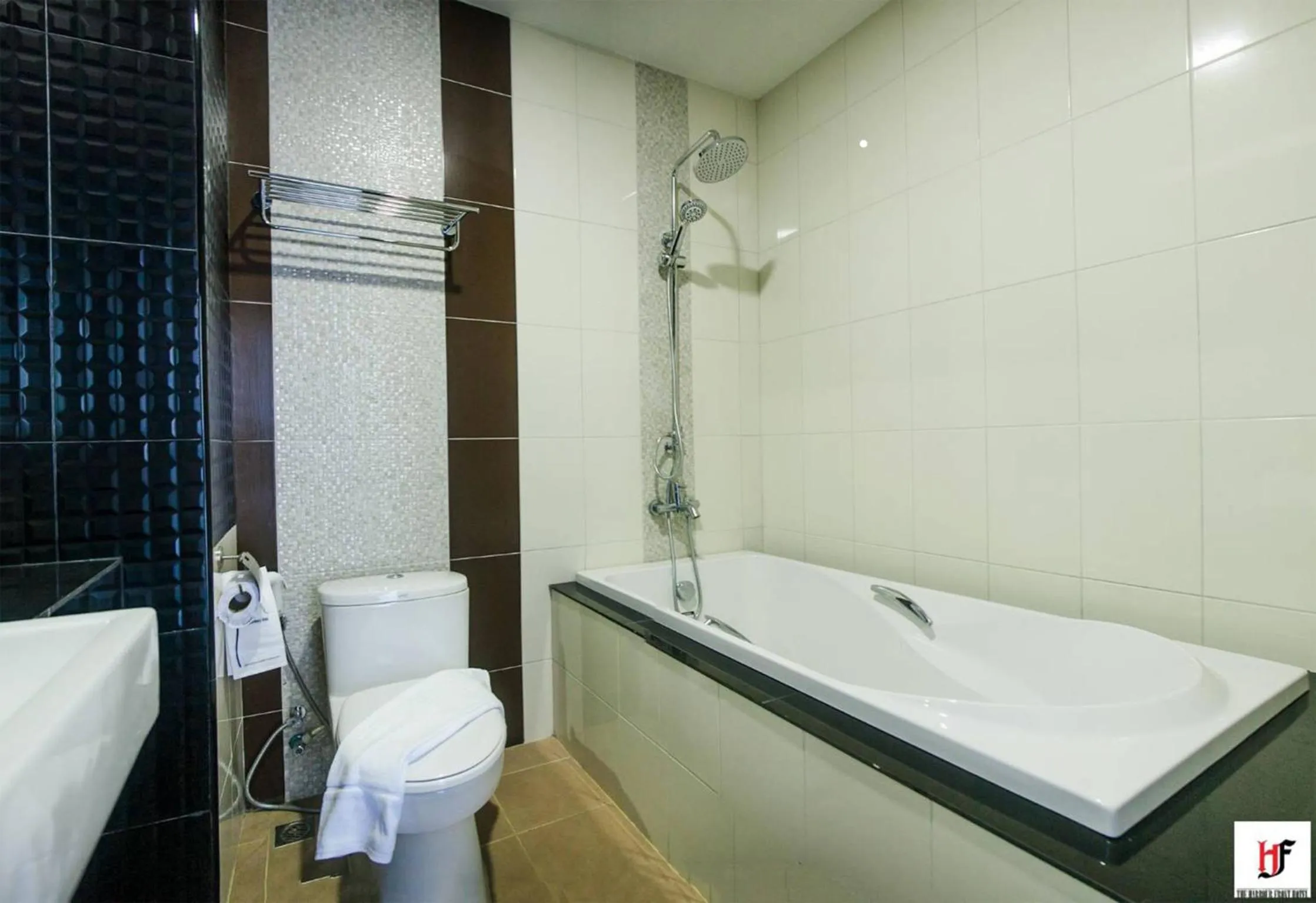 Toilet in The Harbour Front Hotel