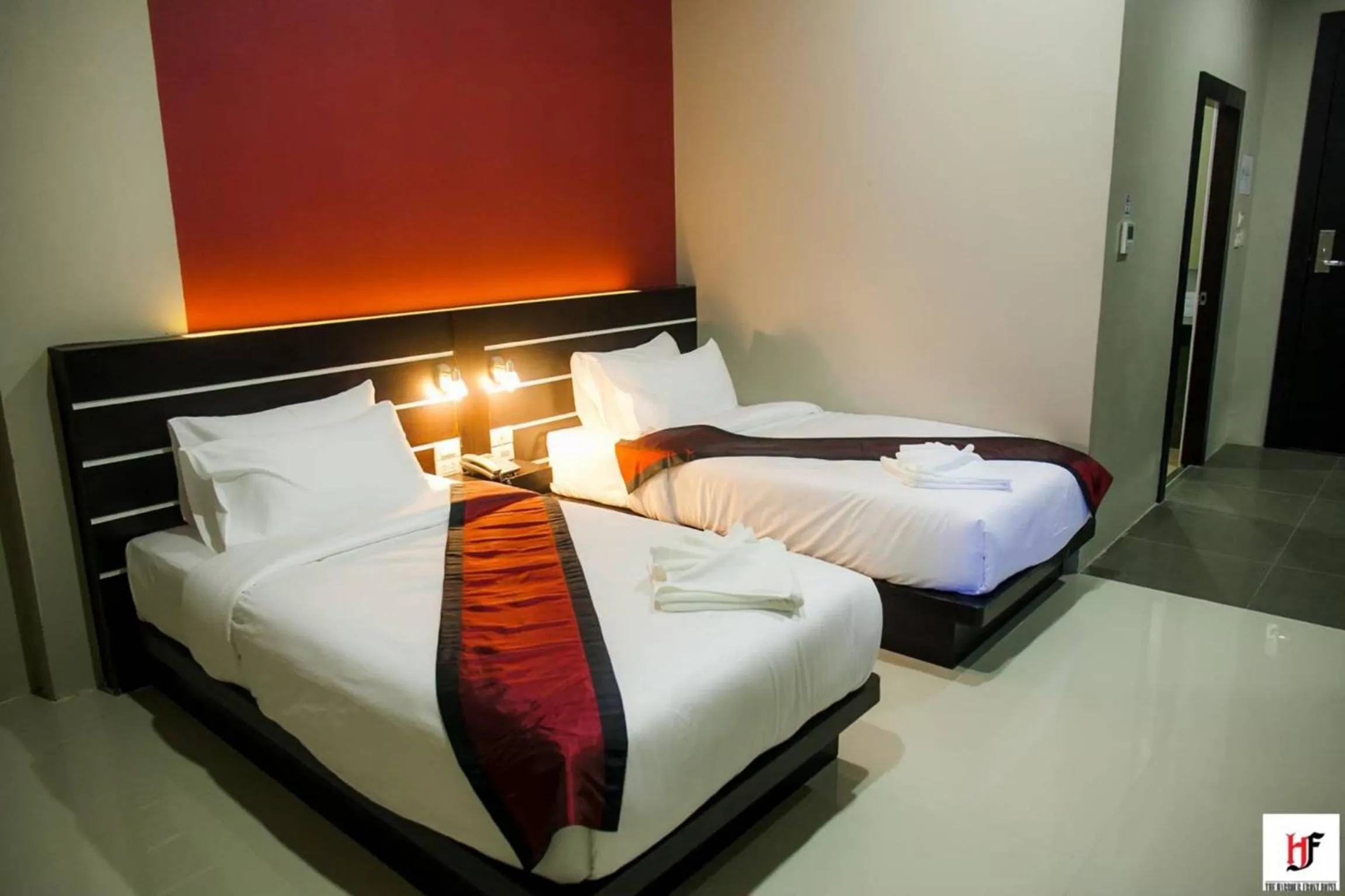 Bed in The Harbour Front Hotel