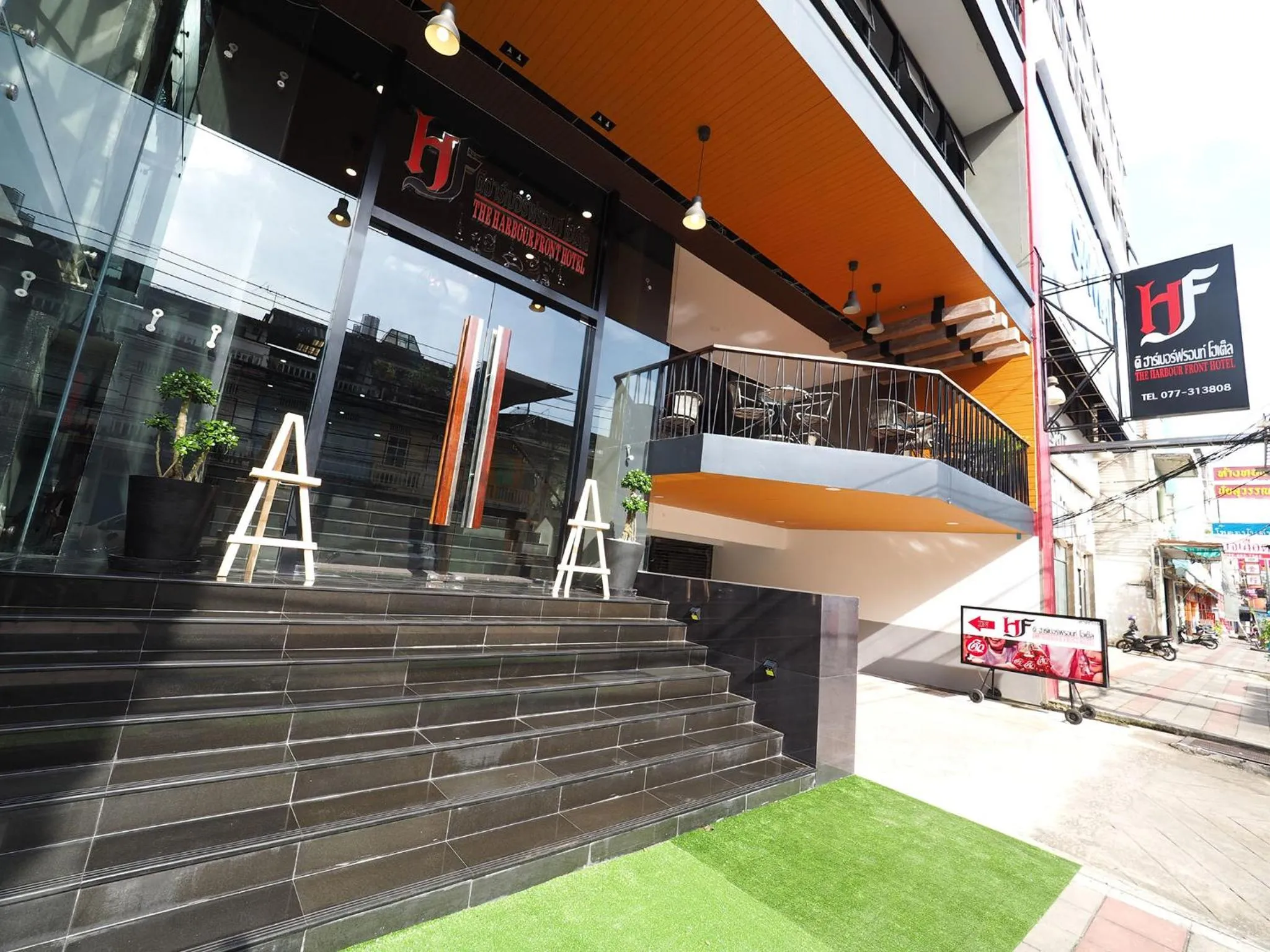 Facade/entrance in The Harbour Front Hotel