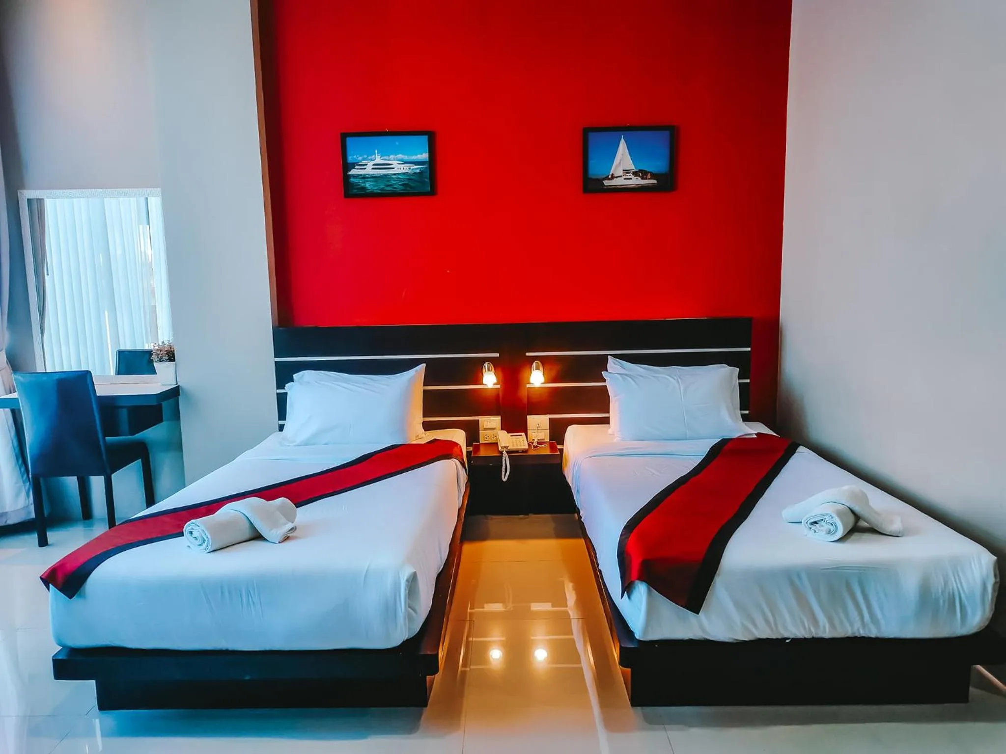 Bed in The Harbour Front Hotel