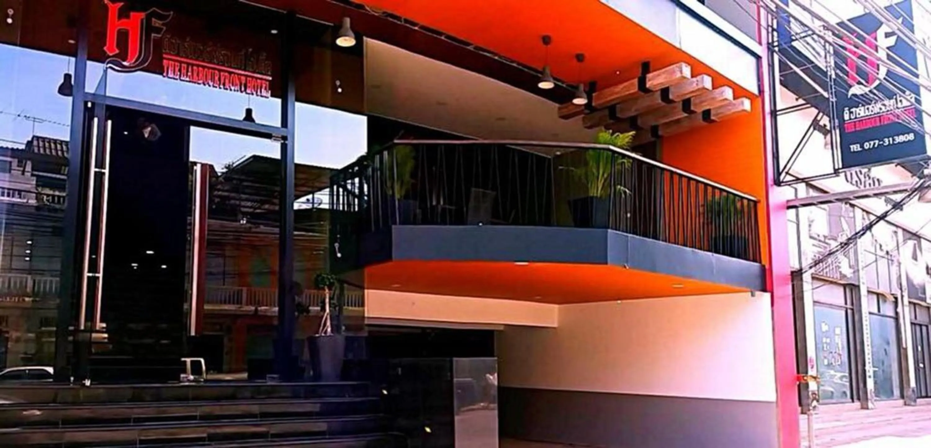 Facade/entrance in The Harbour Front Hotel