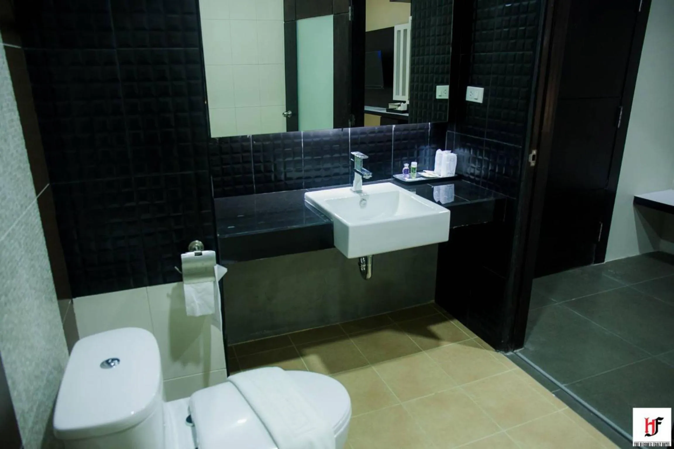 Toilet in The Harbour Front Hotel