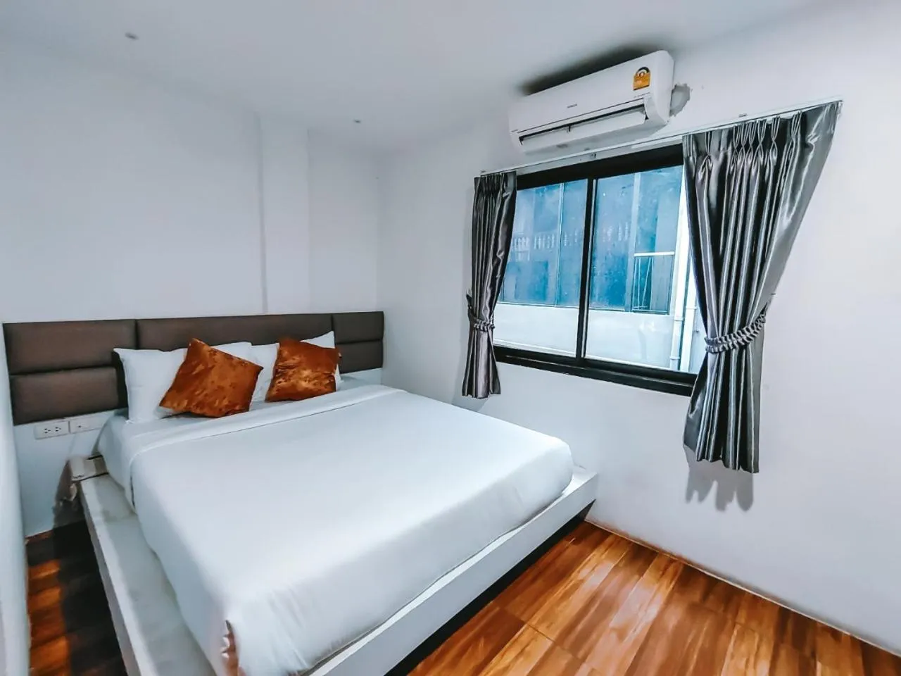 Bed in The Harbour Front Hotel