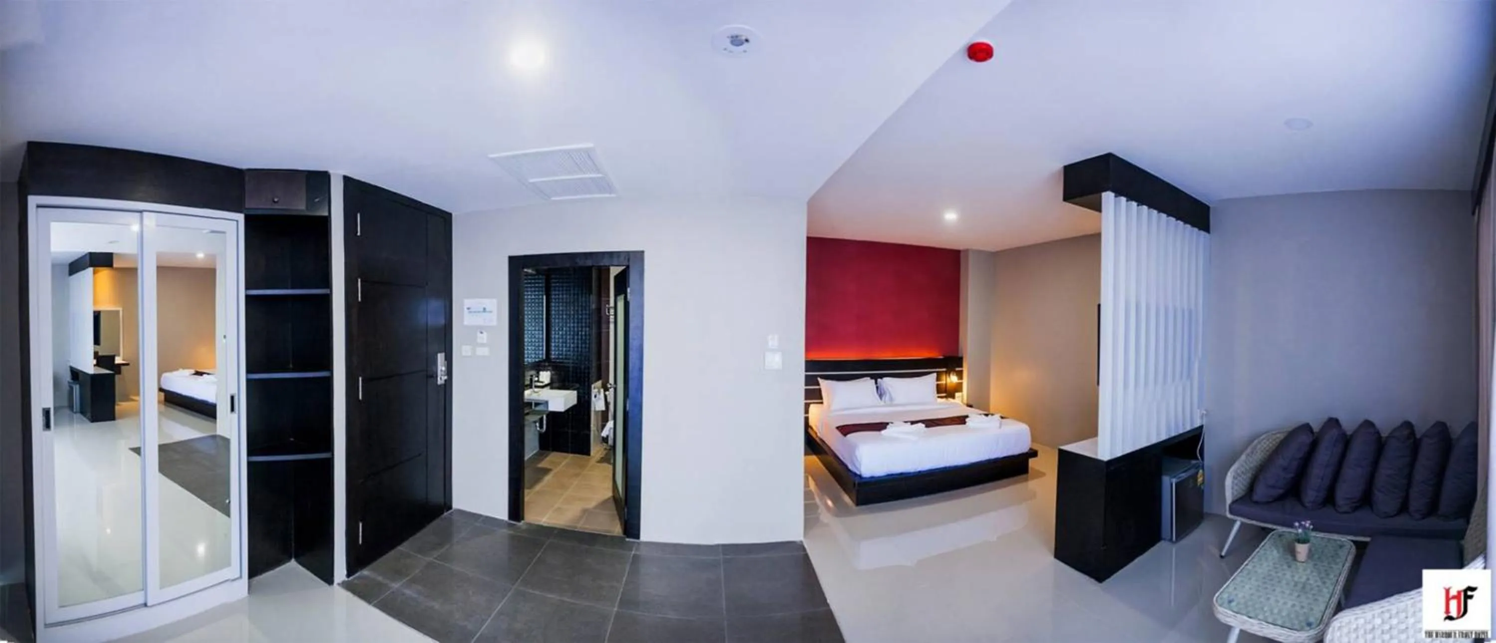 Photo of the whole room, Bed in The Harbour Front Hotel