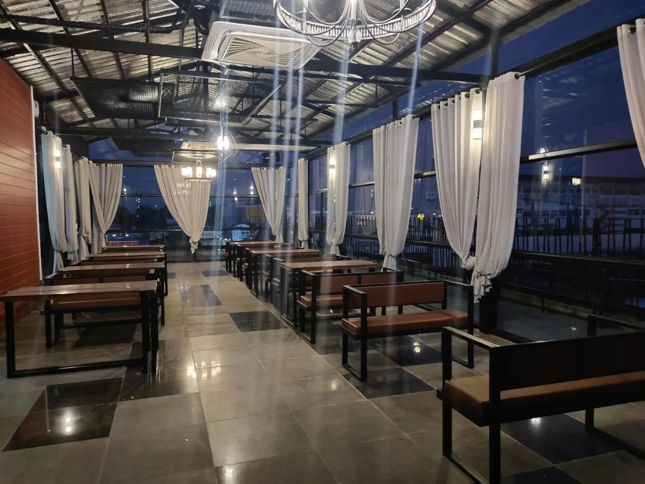 The Harbour Front Hotel