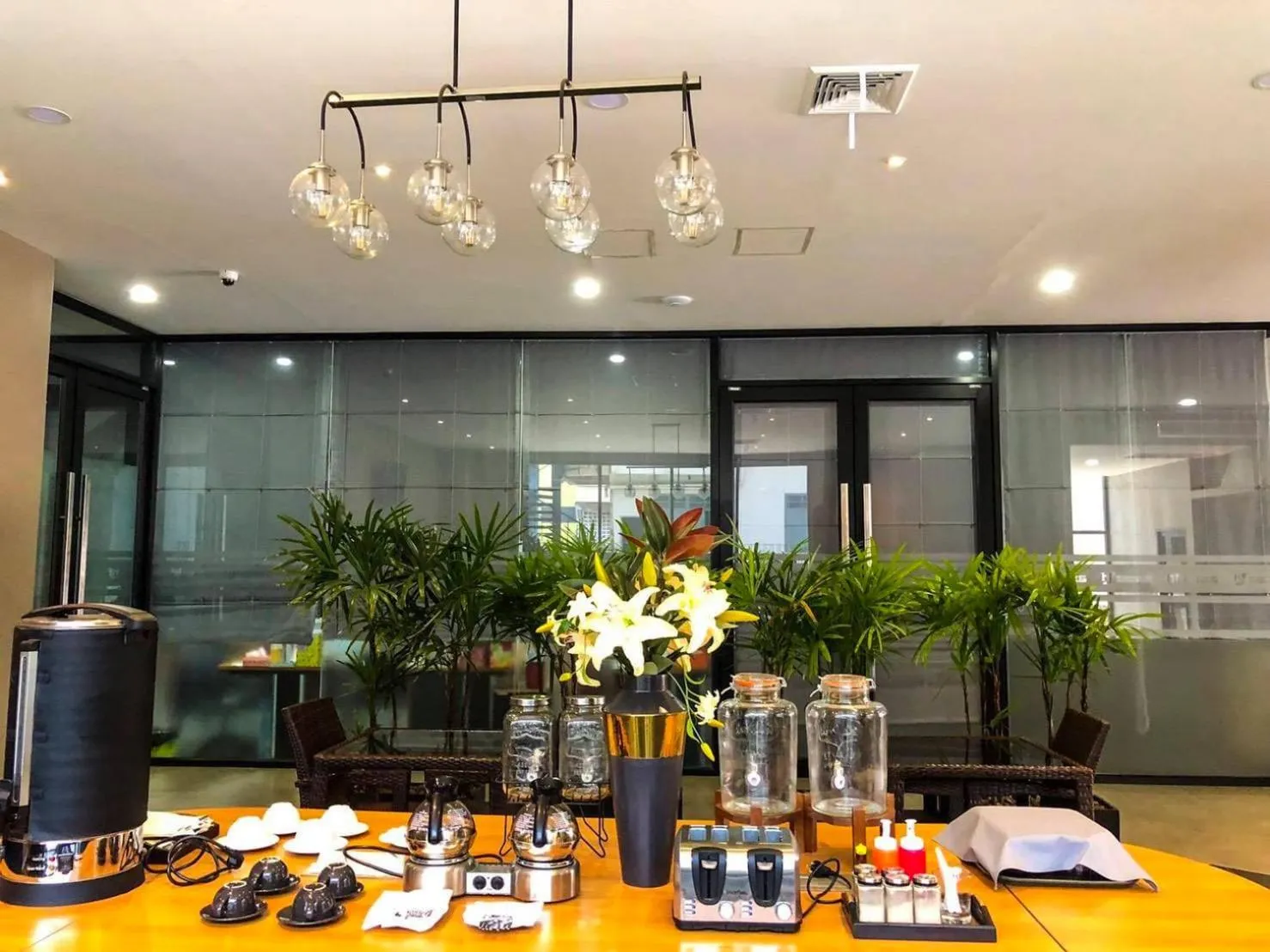 Restaurant/places to eat in The Harbour Front Hotel