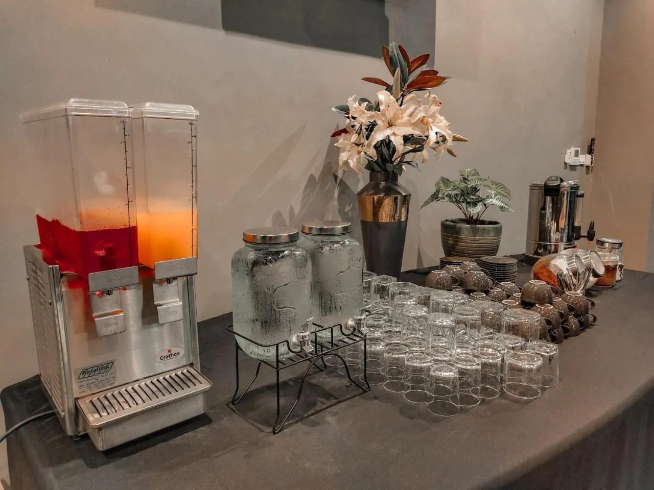 Coffee/tea facilities in The Harbour Front Hotel