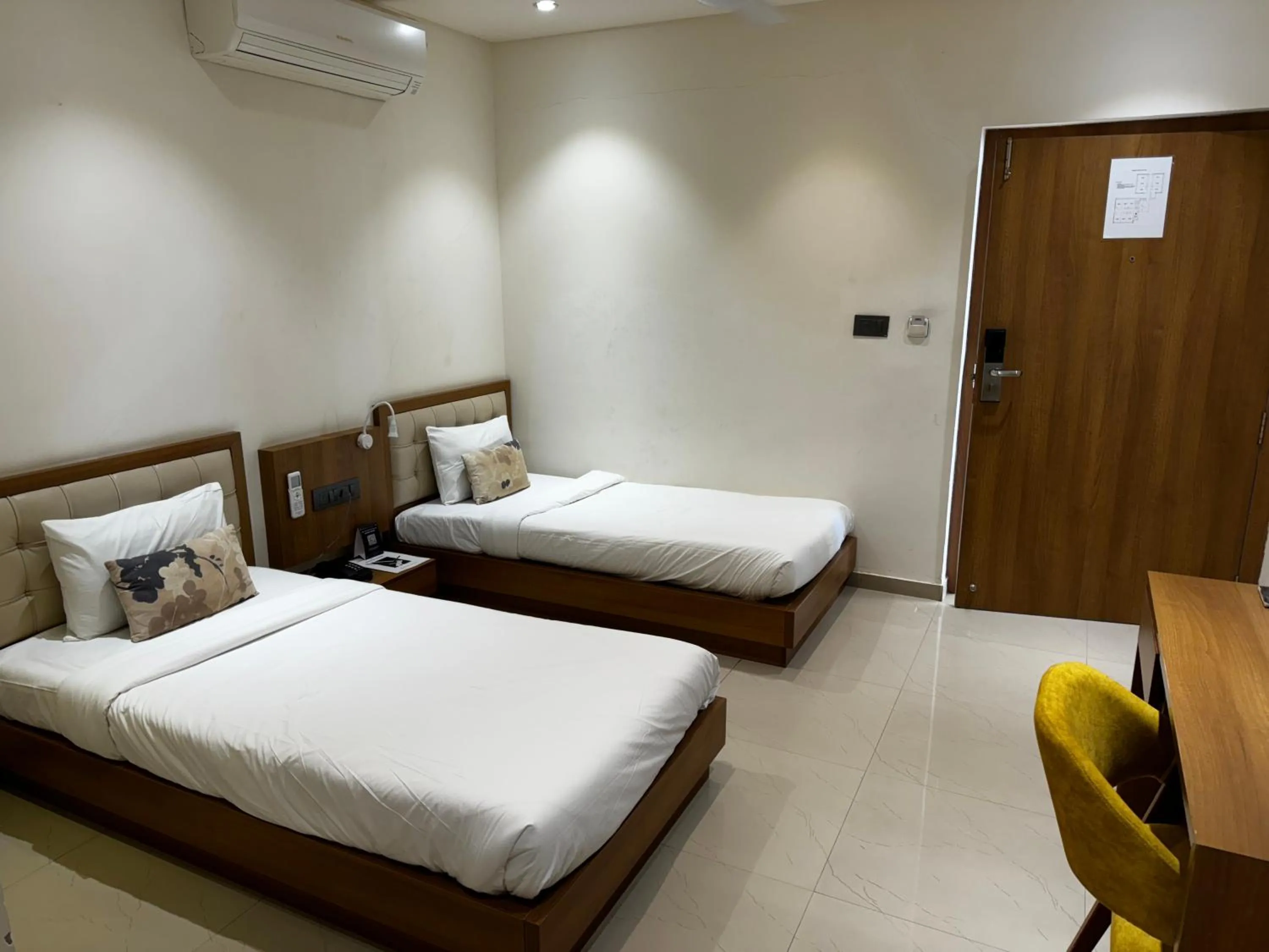 Bedroom, Bed in Siara Styles Amba Suites, Gandhinagar
