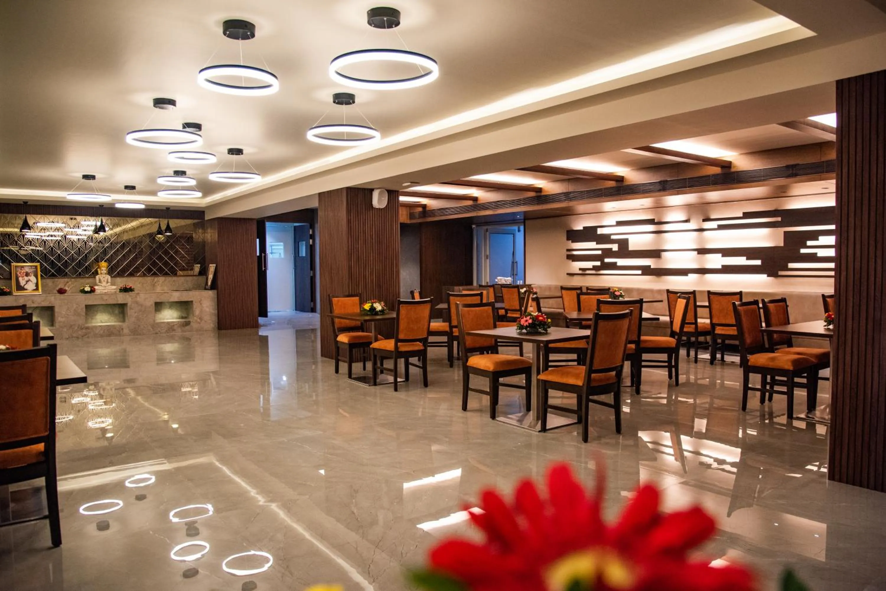 Restaurant/places to eat in Siara Styles Amba Suites, Gandhinagar