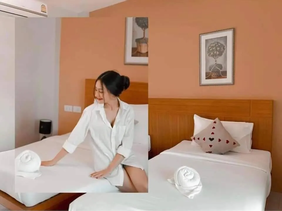 Photo of the whole room, Bed in HillSide Boutique